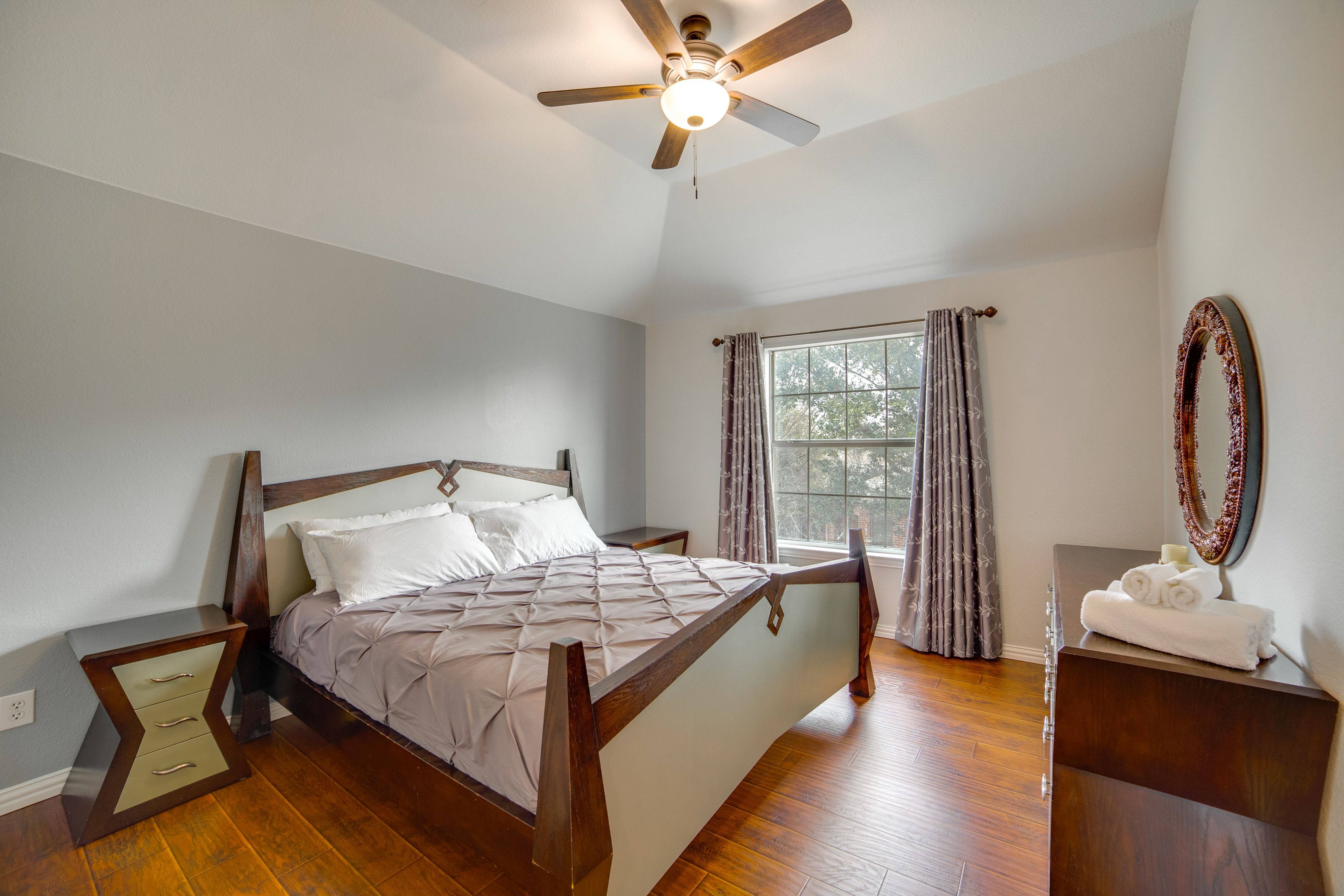 Bedroom 2 | King Bed | 2nd Floor