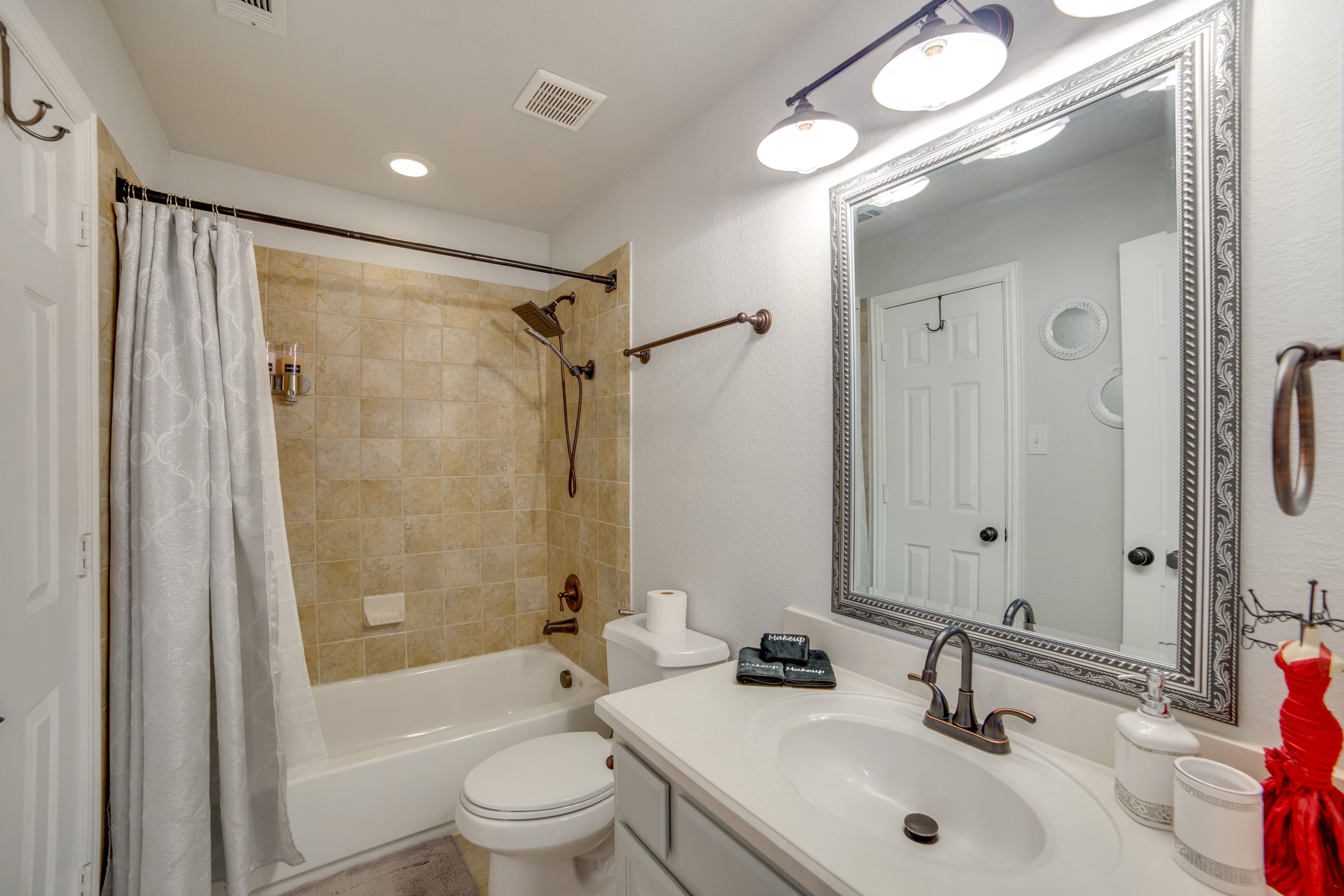 Bathroom | 2nd Floor