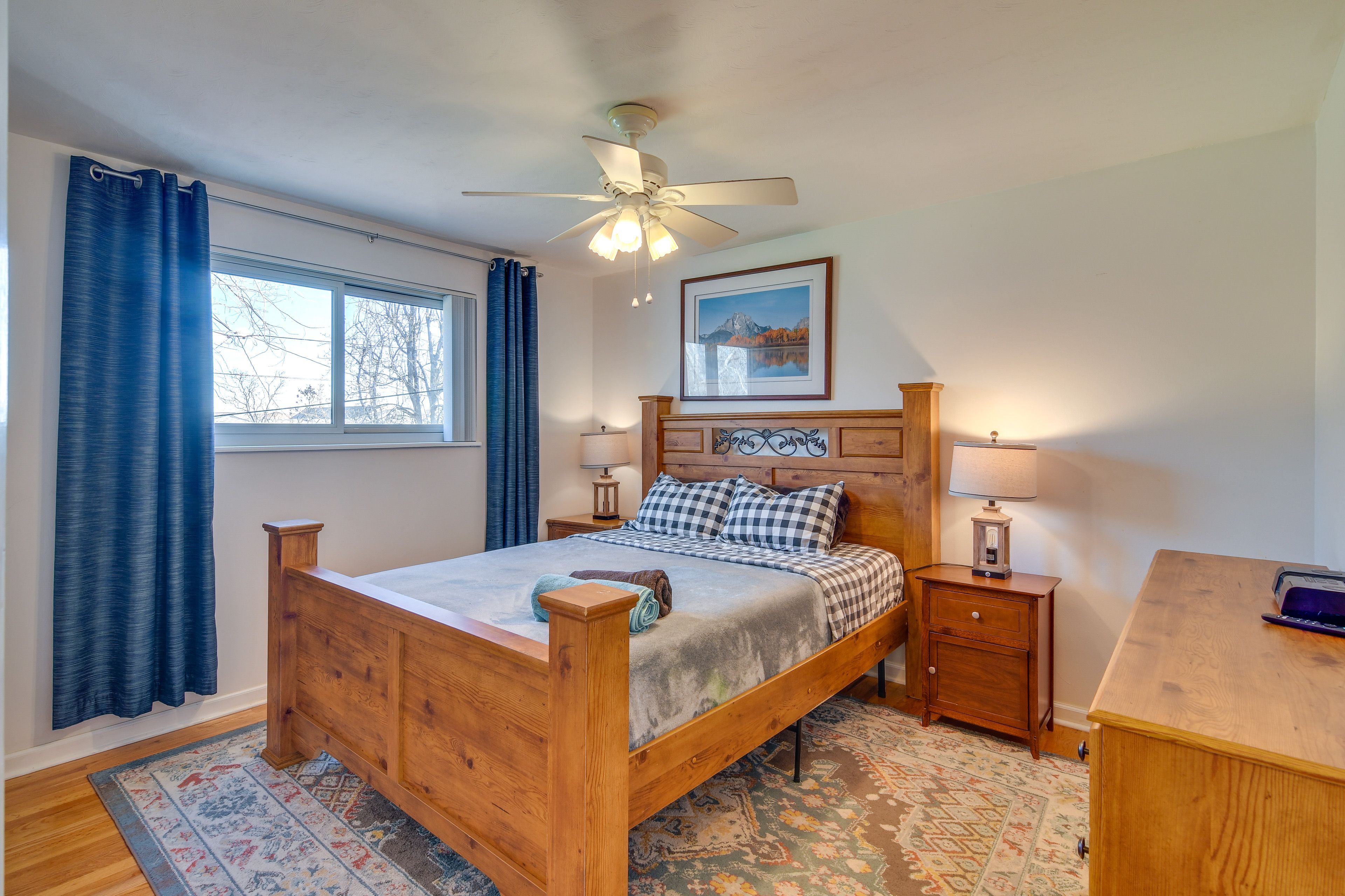 Bedroom 2 | Queen Bed | Upper Level