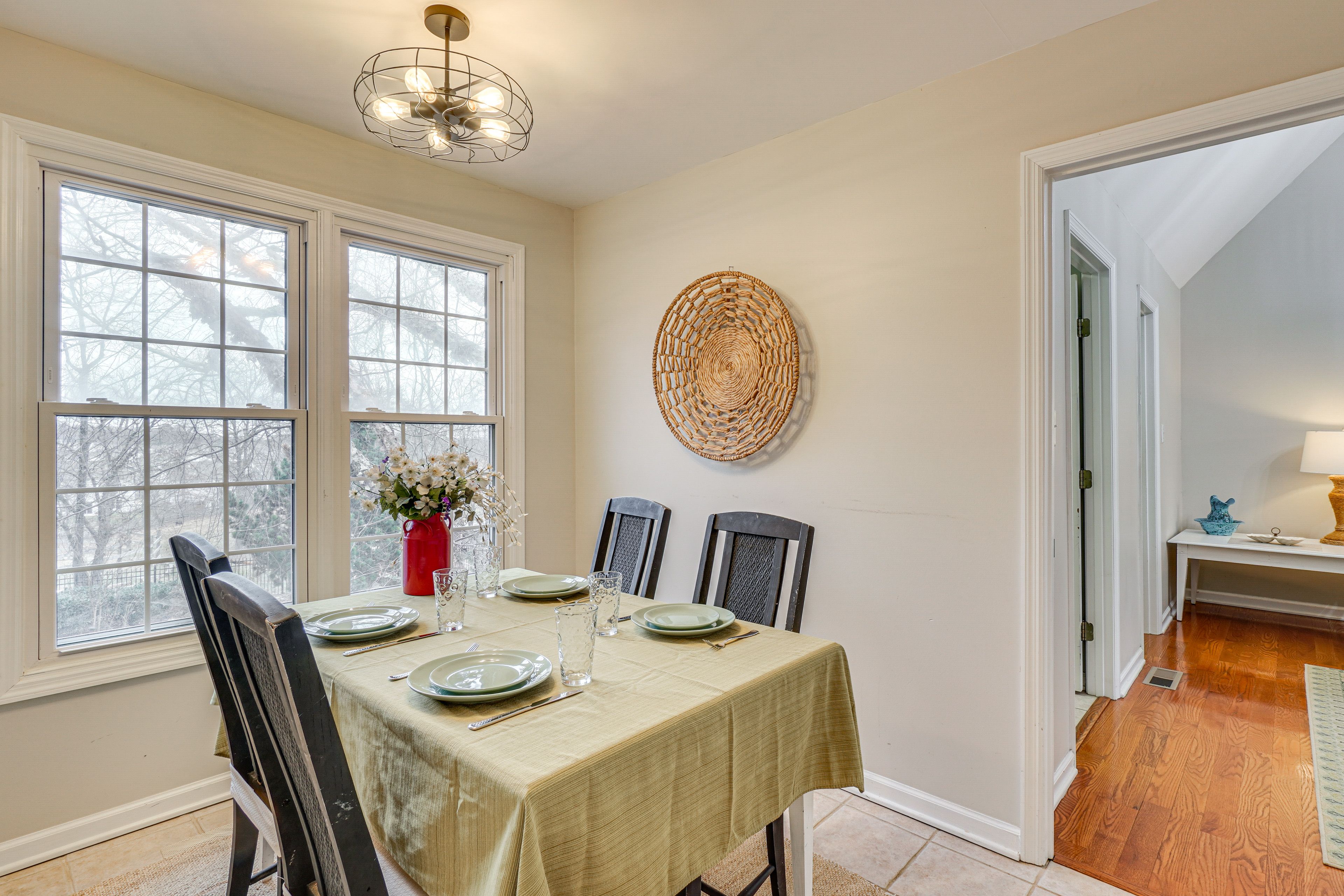 Dining Area | Full Kitchen