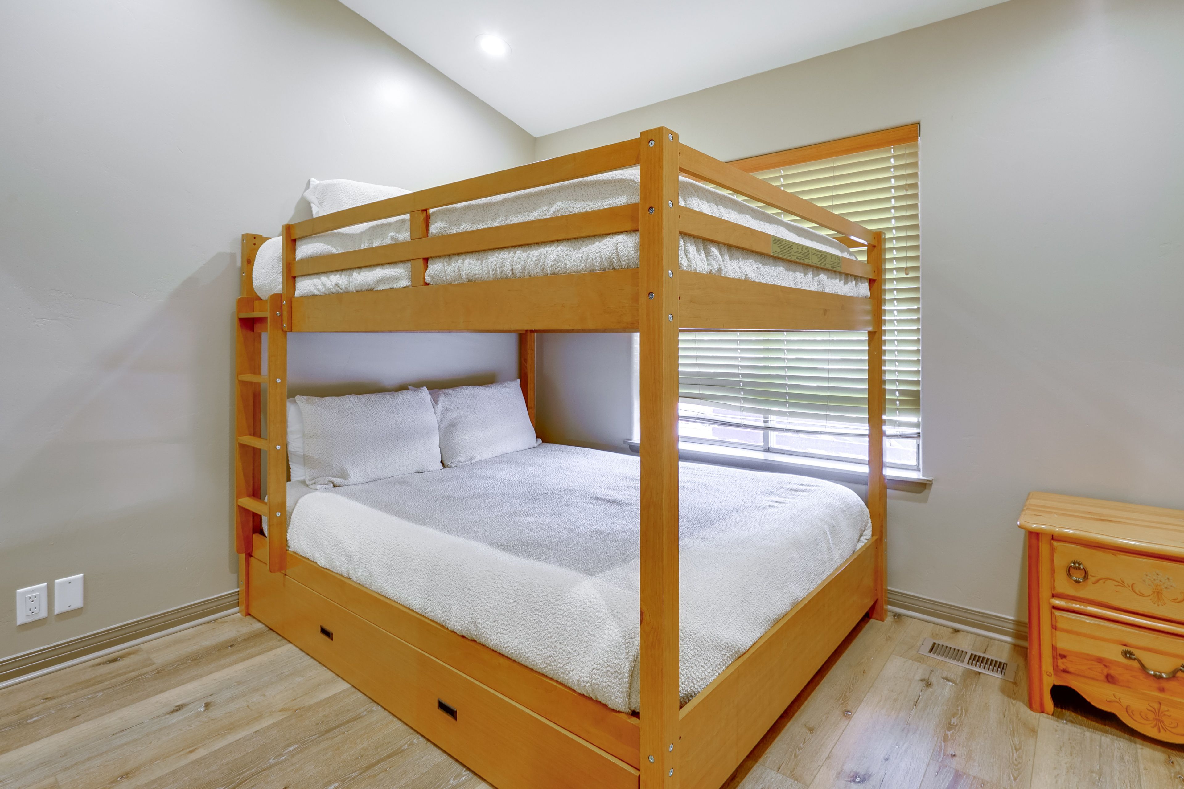 Bedroom 2 | Queen Bunk Bed | Main Floor