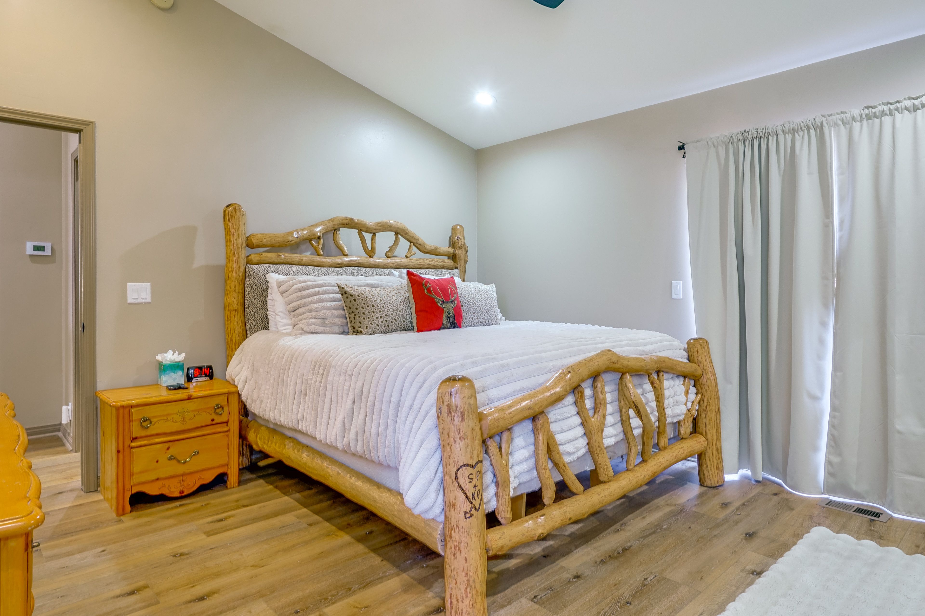 Bedroom 1 | King Bed | Main Floor