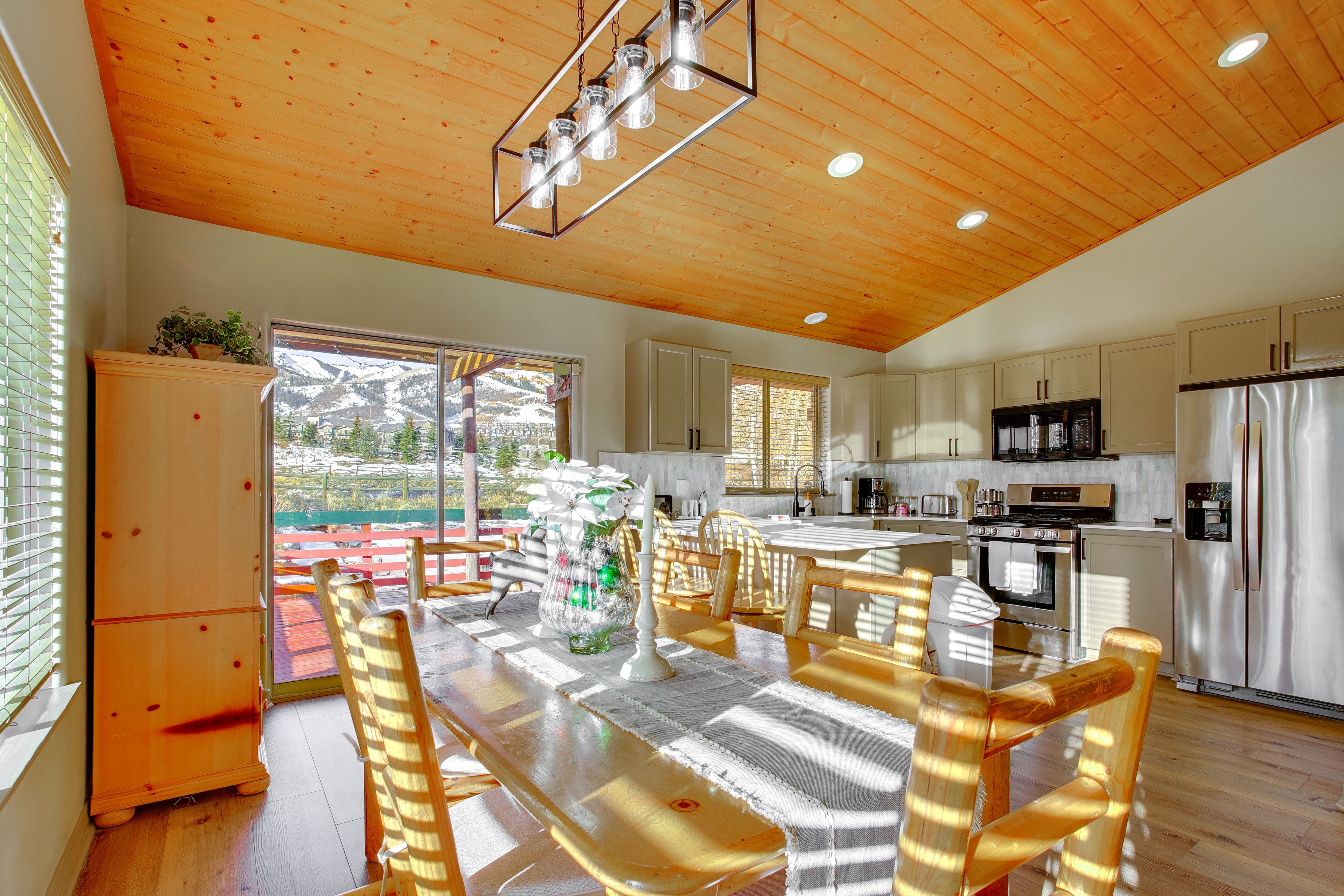 Dining Area | Main Floor