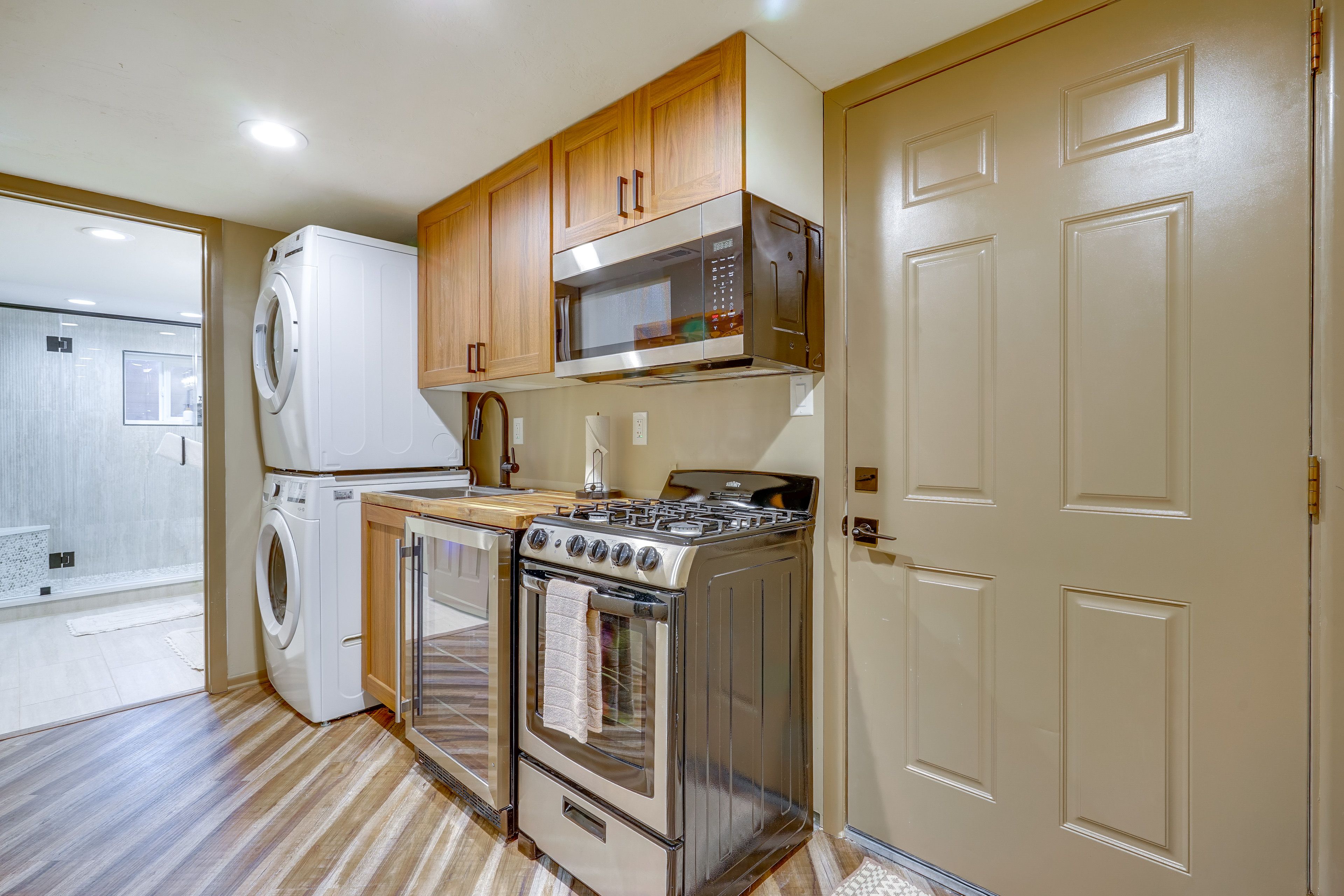 Kitchenette | Lower Floor