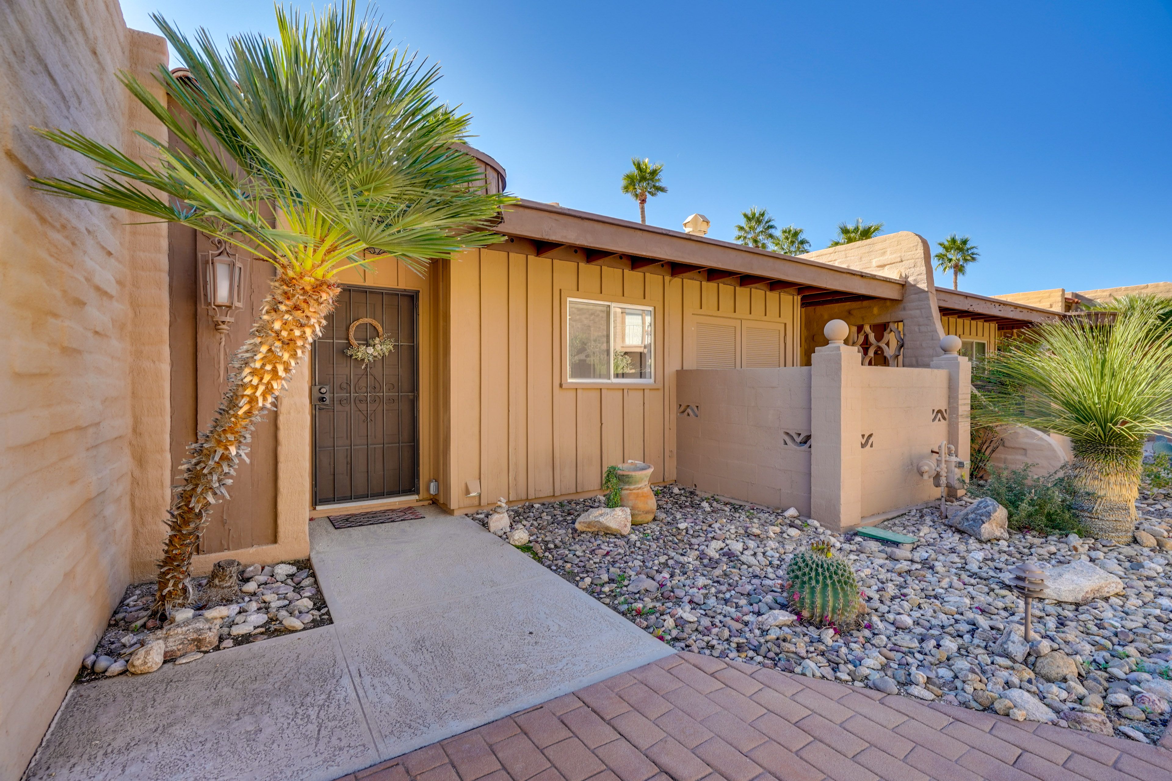 Parking | Driveway (1 Vehicle, First-Come, First-Served)