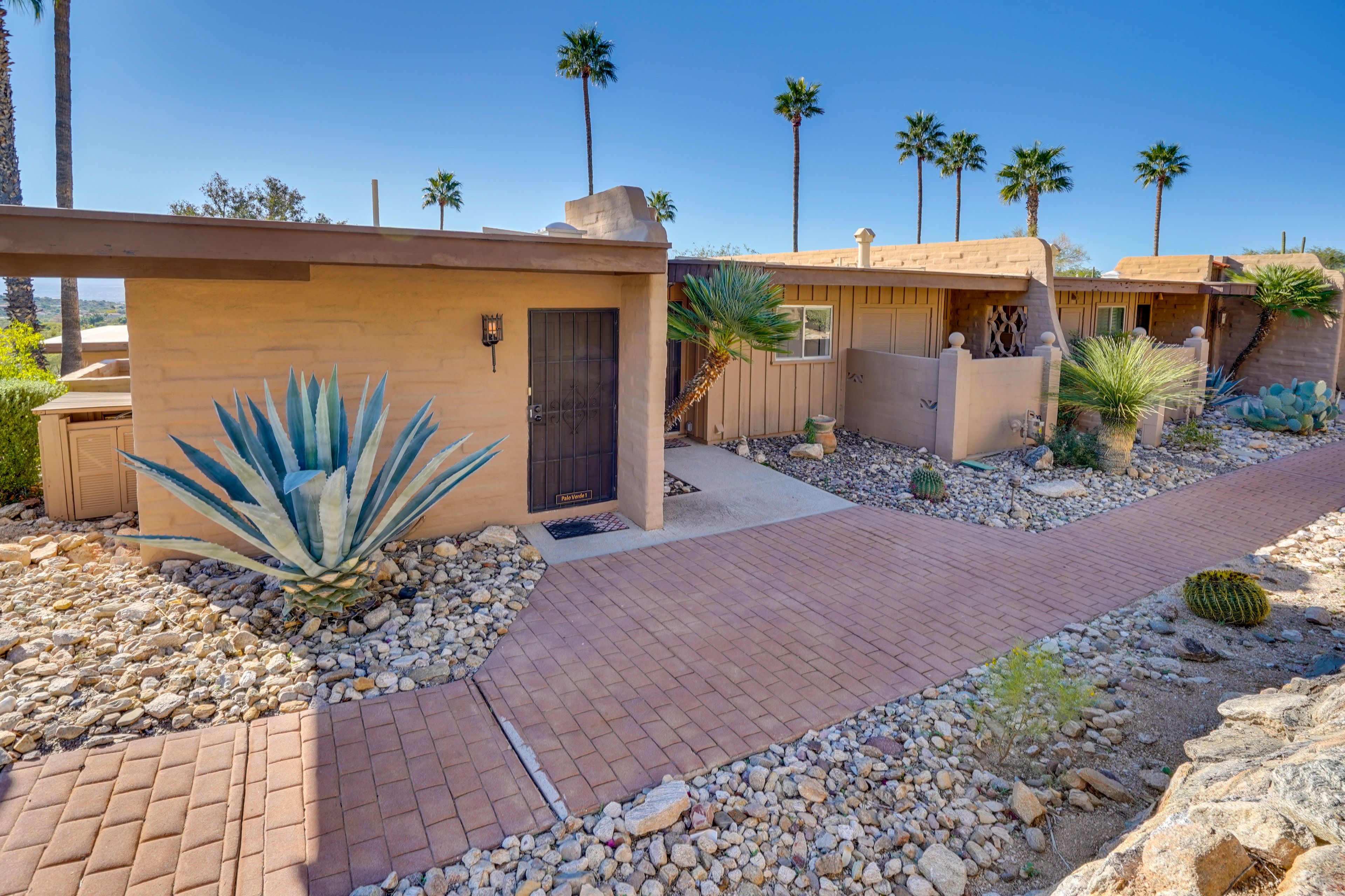 Parking | Driveway (1 Vehicle, First-Come, First-Served)