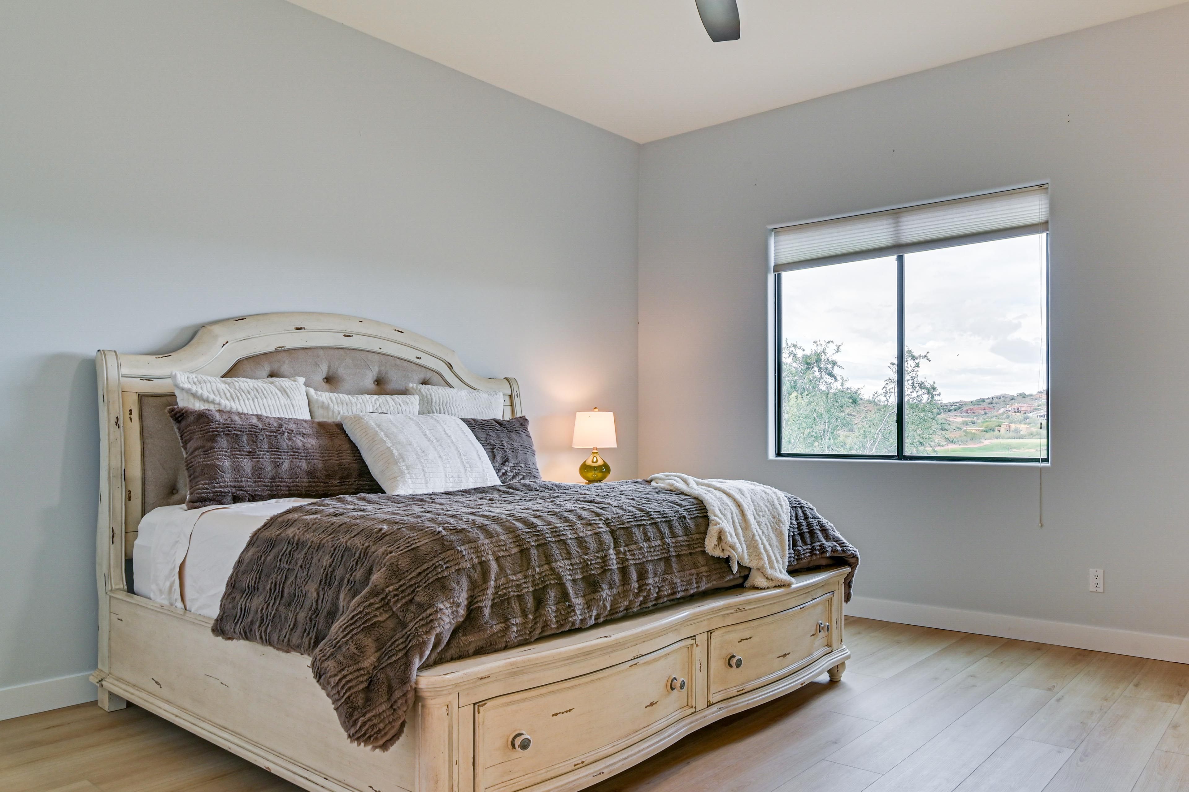 Bedroom 2 | King Bed | Basement Level