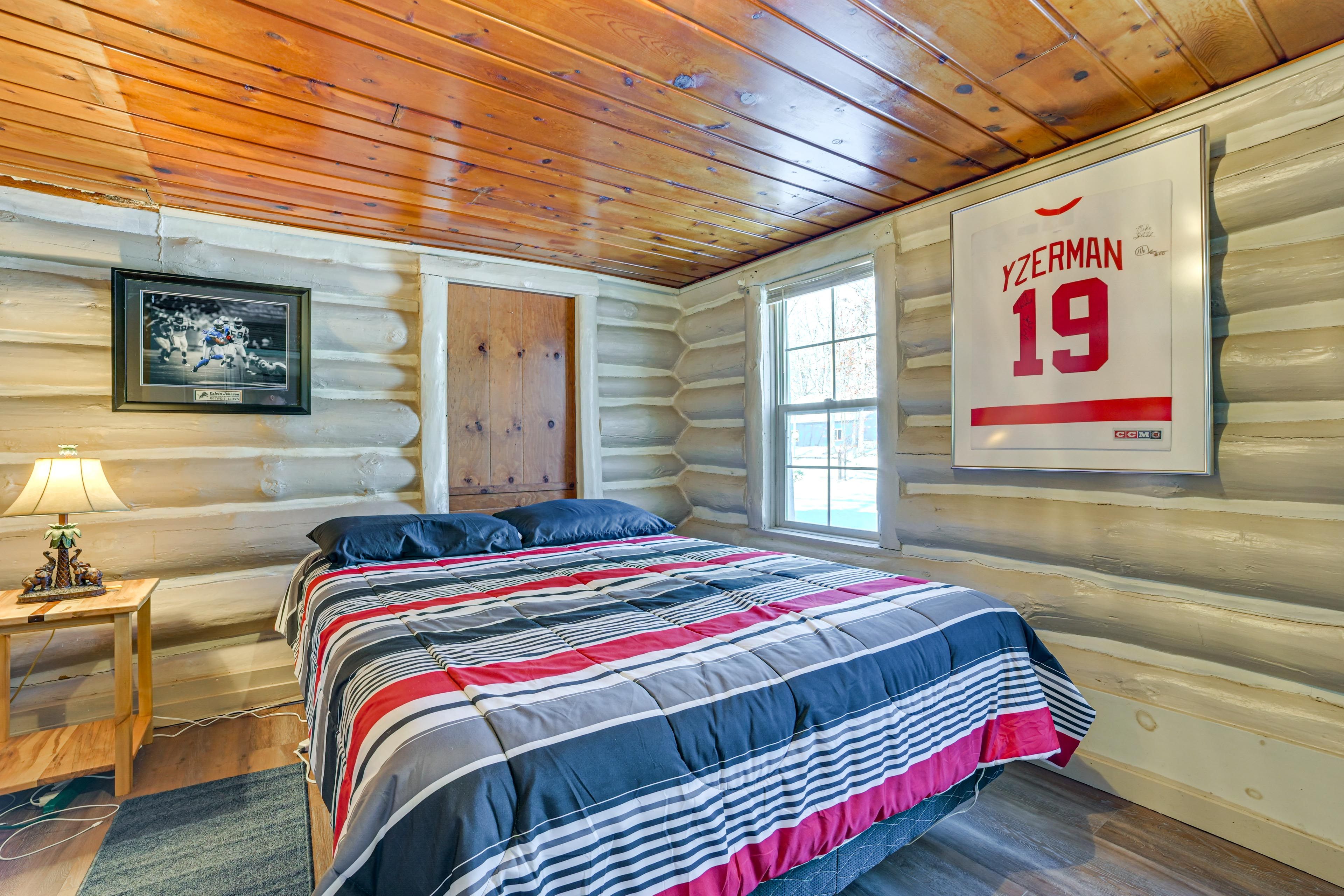 Bedroom 1 | Queen Bed