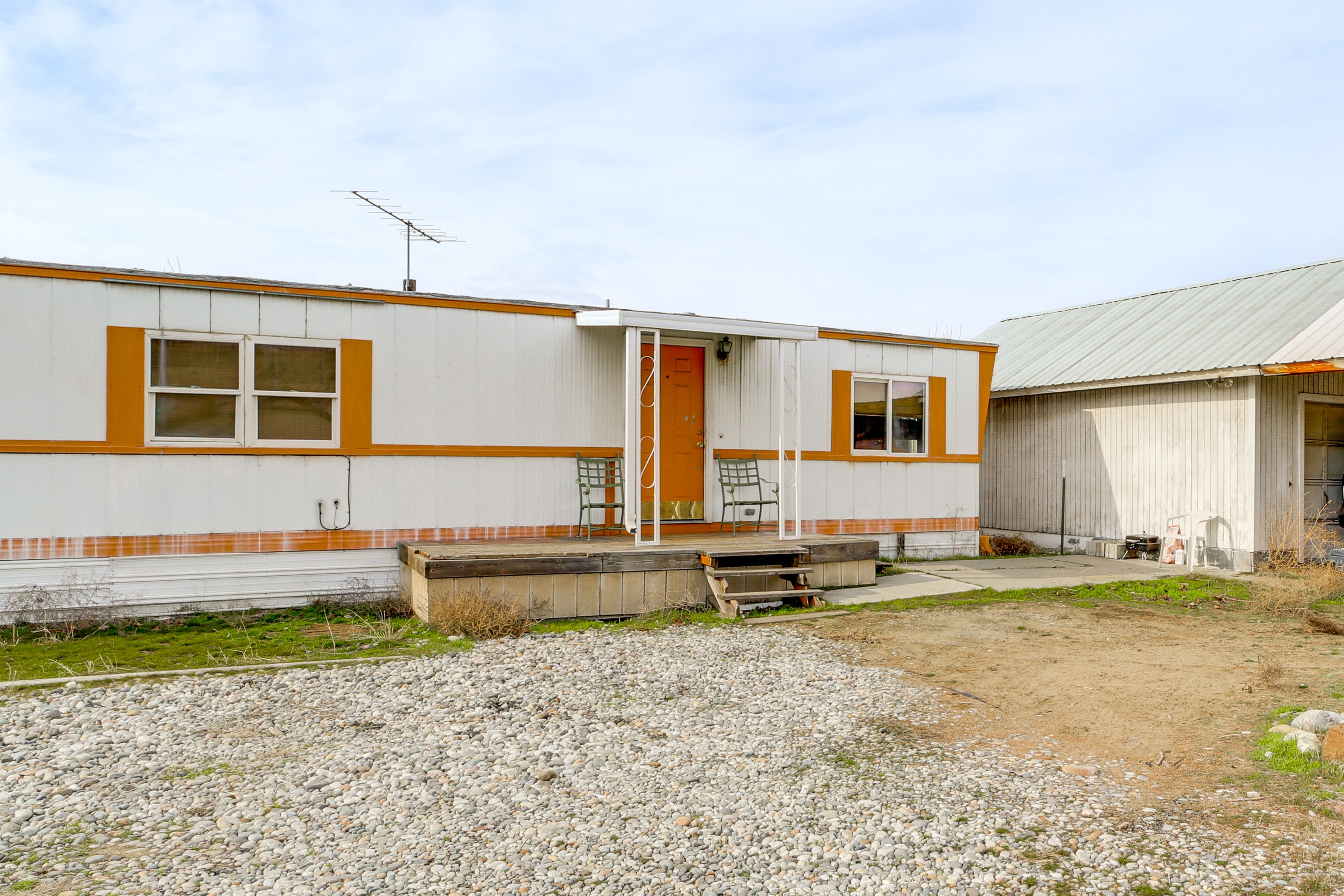 Exterior | Fire Pit | Charcoal Grill