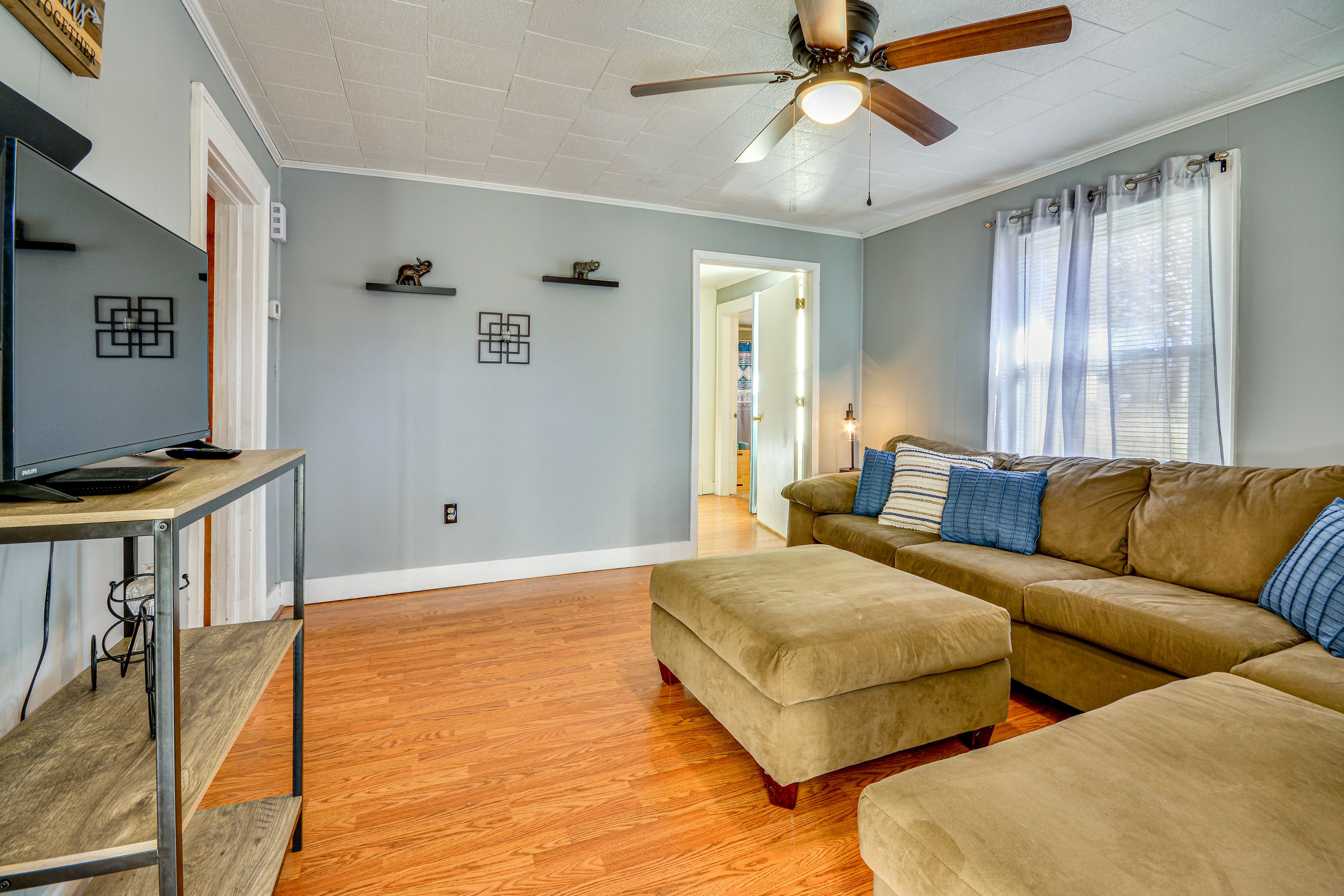 Living Room | Flat-Screen TV