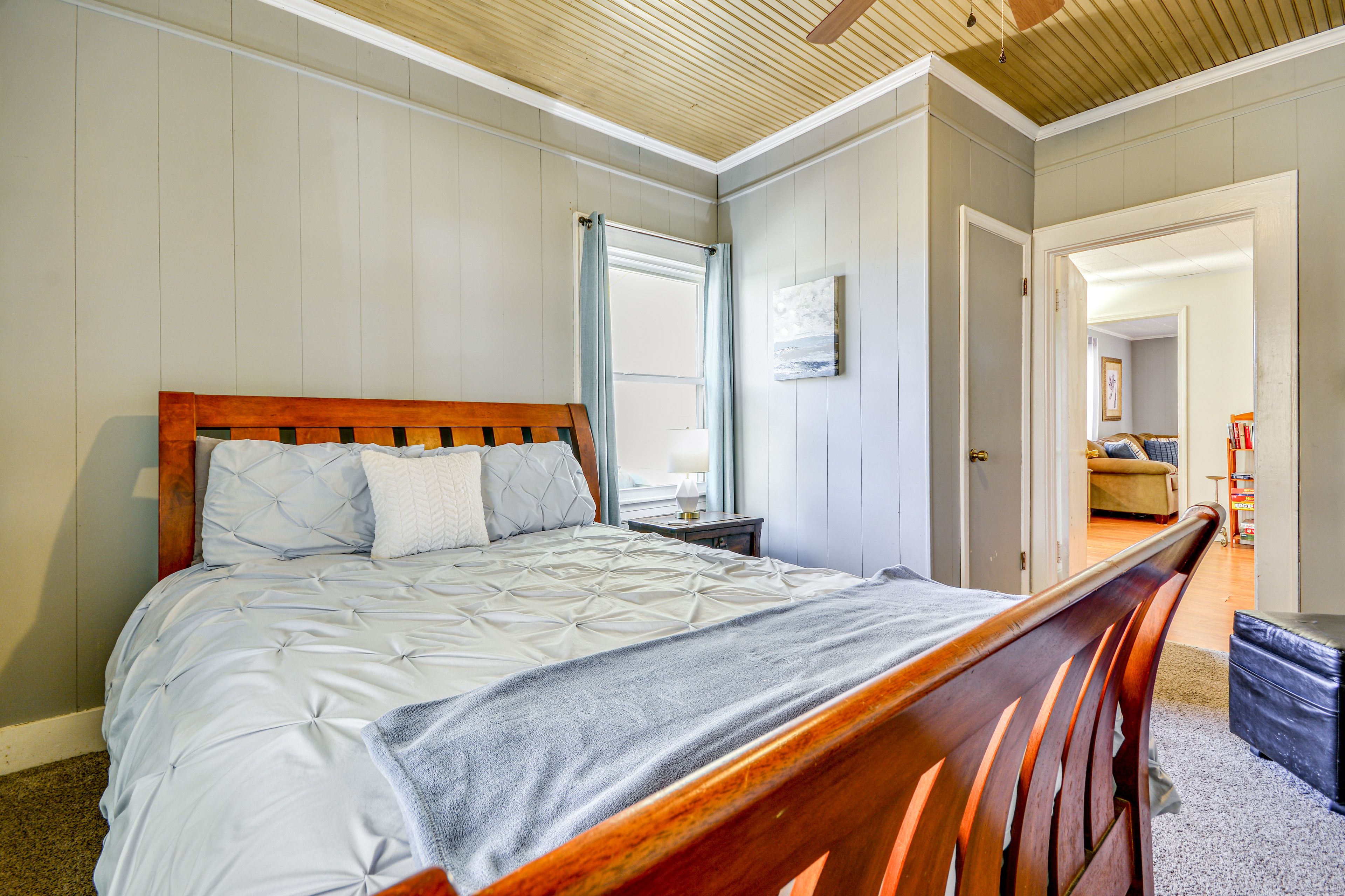 Bedroom 2 | Queen Bed | Flat-Screen TV