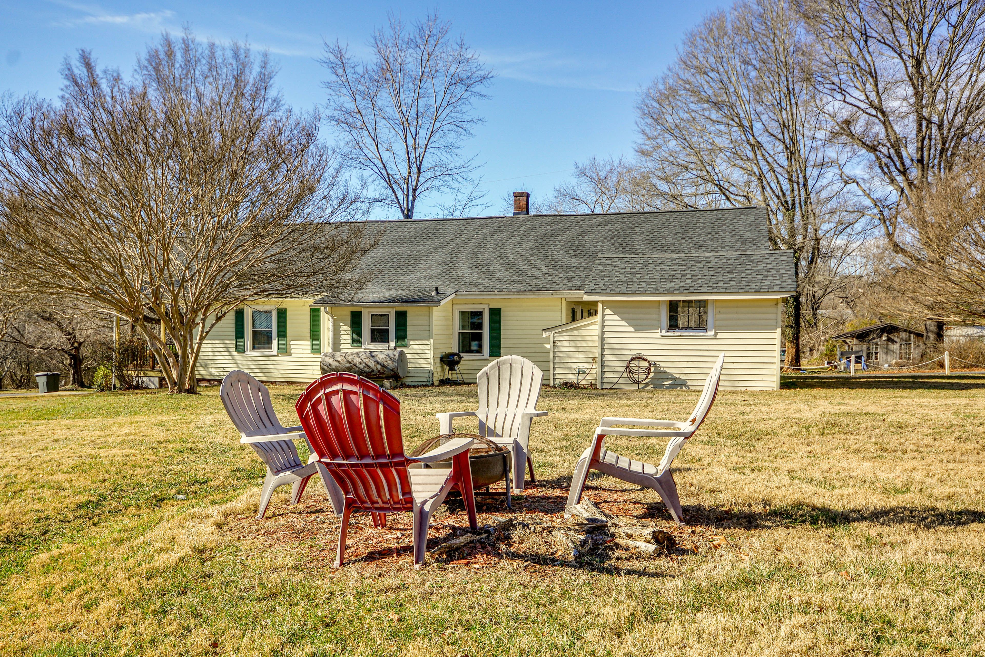 Backyard | Fire Pit | Grill