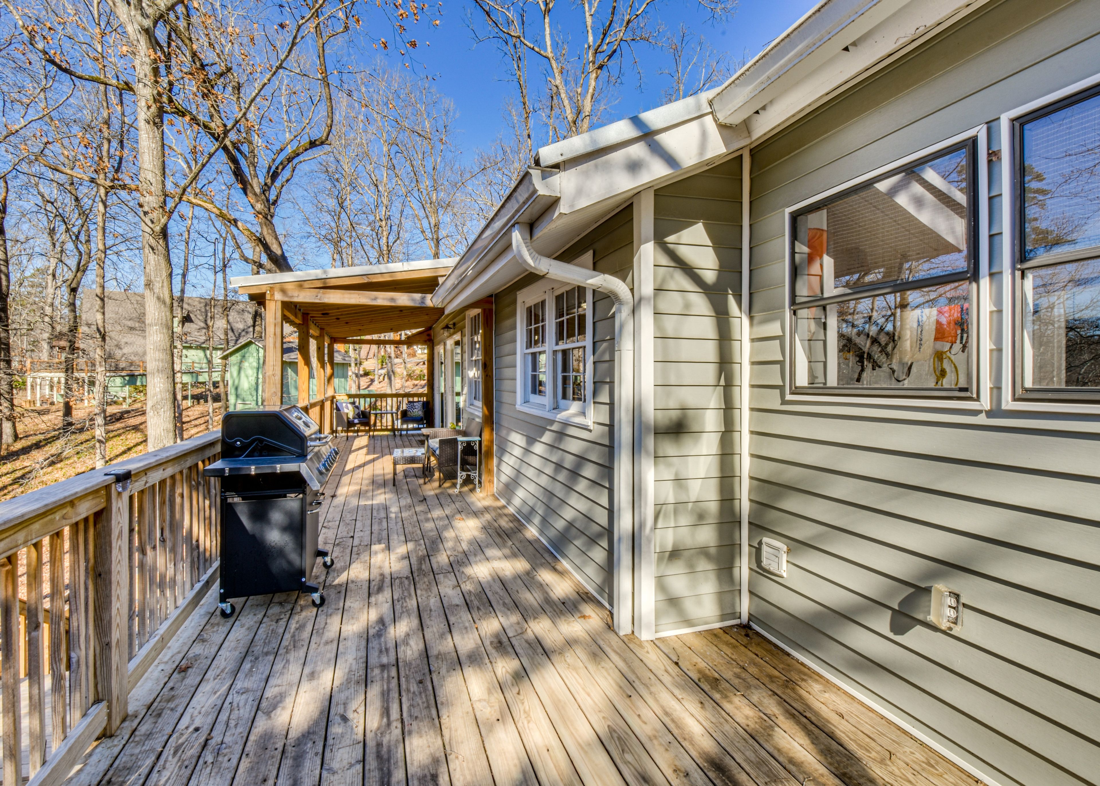 Upper Deck | Gas Grill | Outdoor Seating