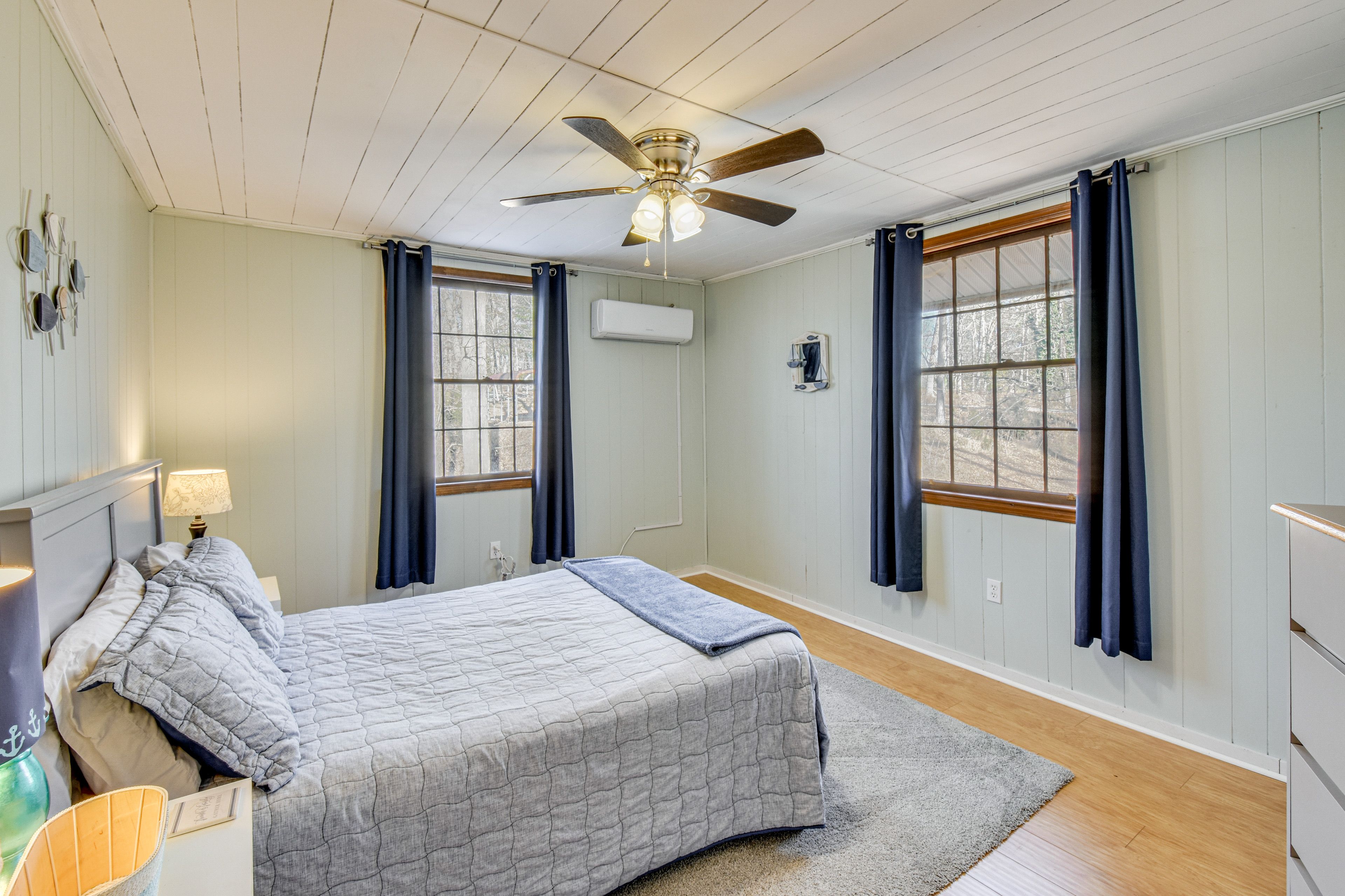 Bedroom 2 (Upper-Level Unit) | Full Bed