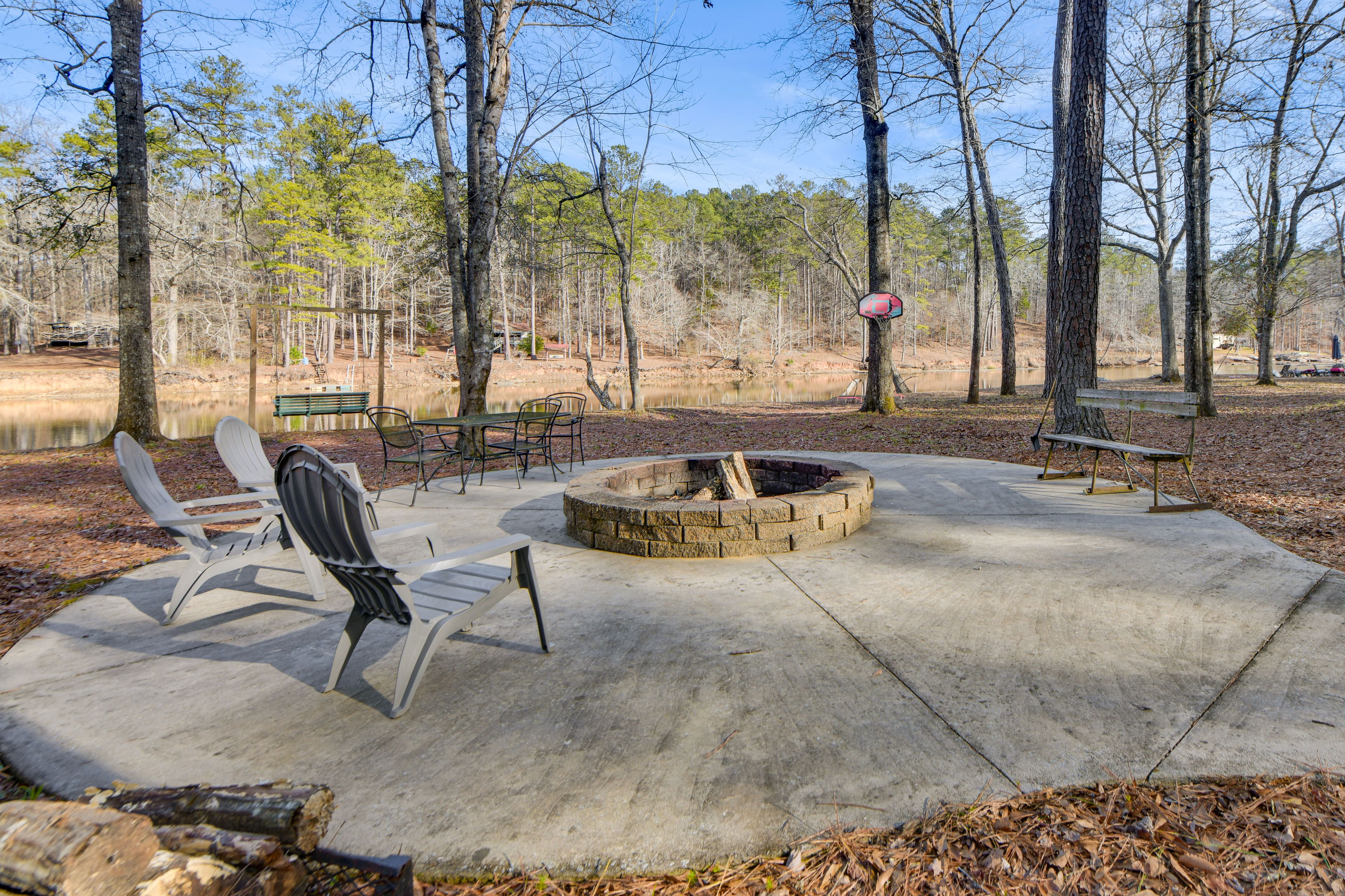 Woodland Vacation Rental | 2BR | 1BA | 1,150 Sq Ft | Stairs to Enter