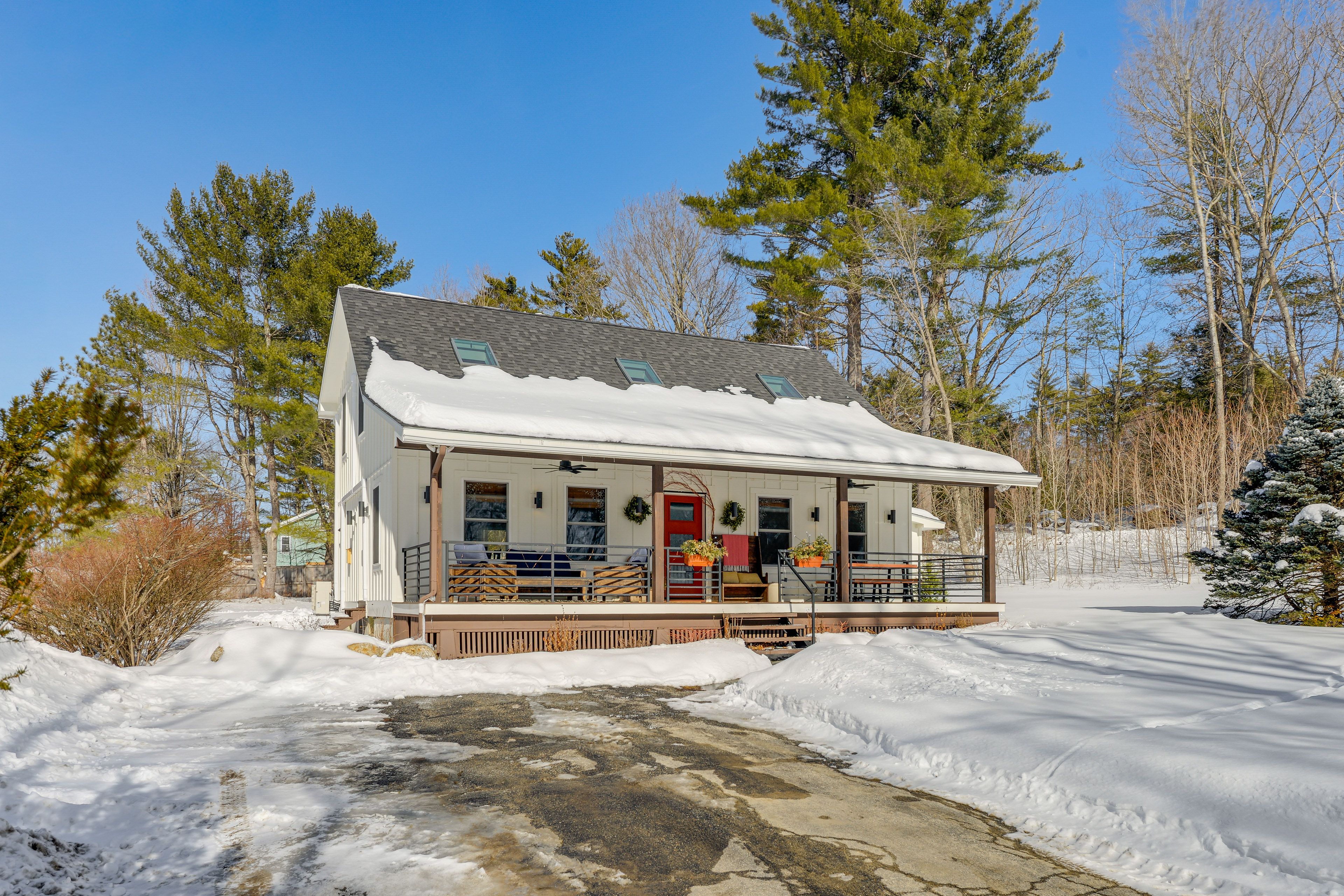 Parking | Driveway (4 Vehicles)