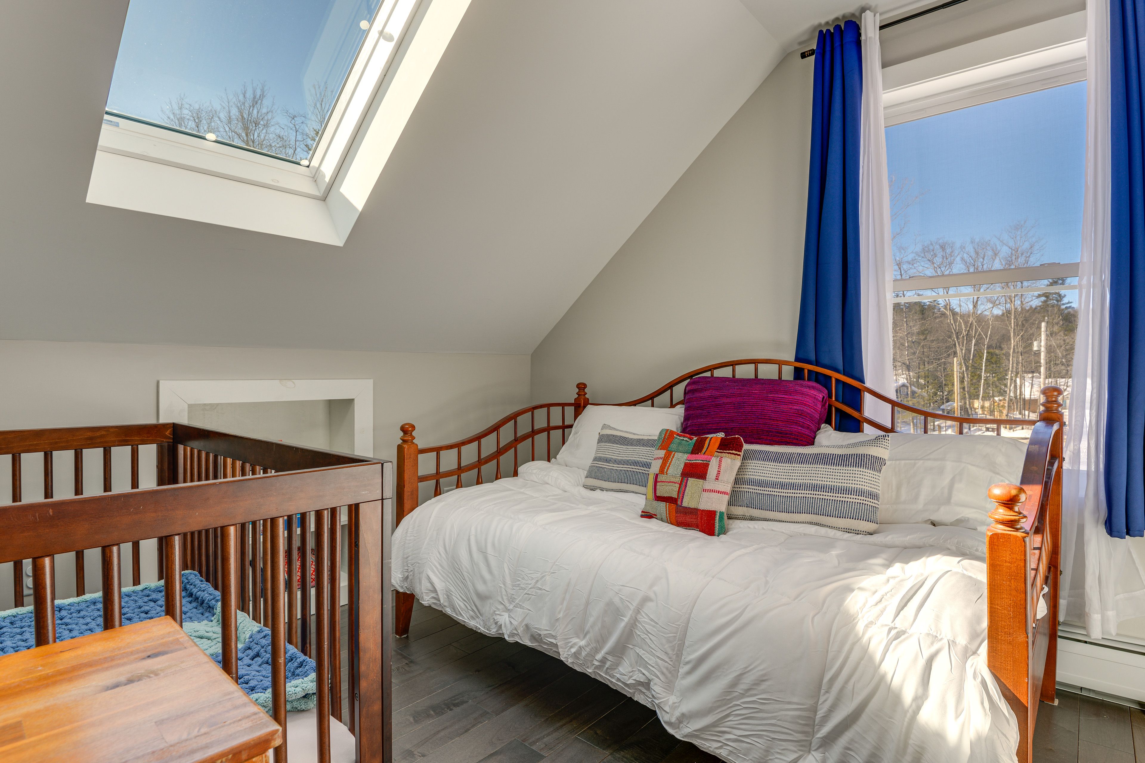 Bedroom 4 | Twin Daybed | Crib | 2nd Floor