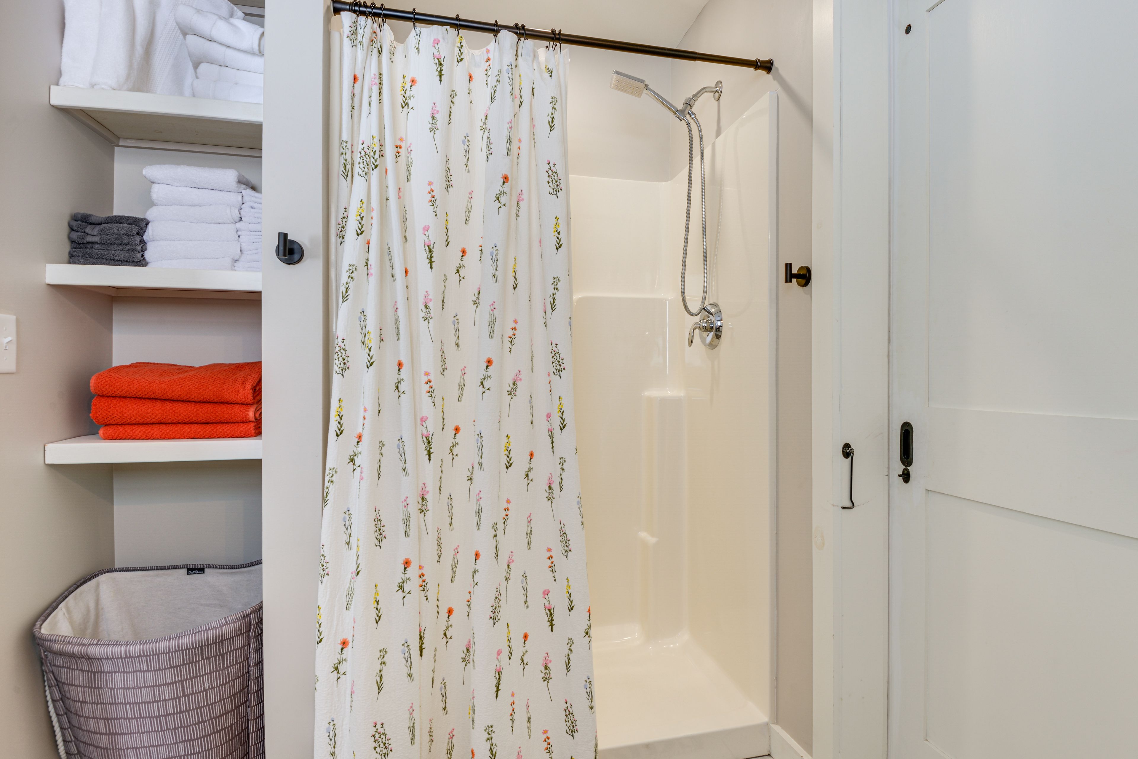 Full Bathroom | 1st Floor