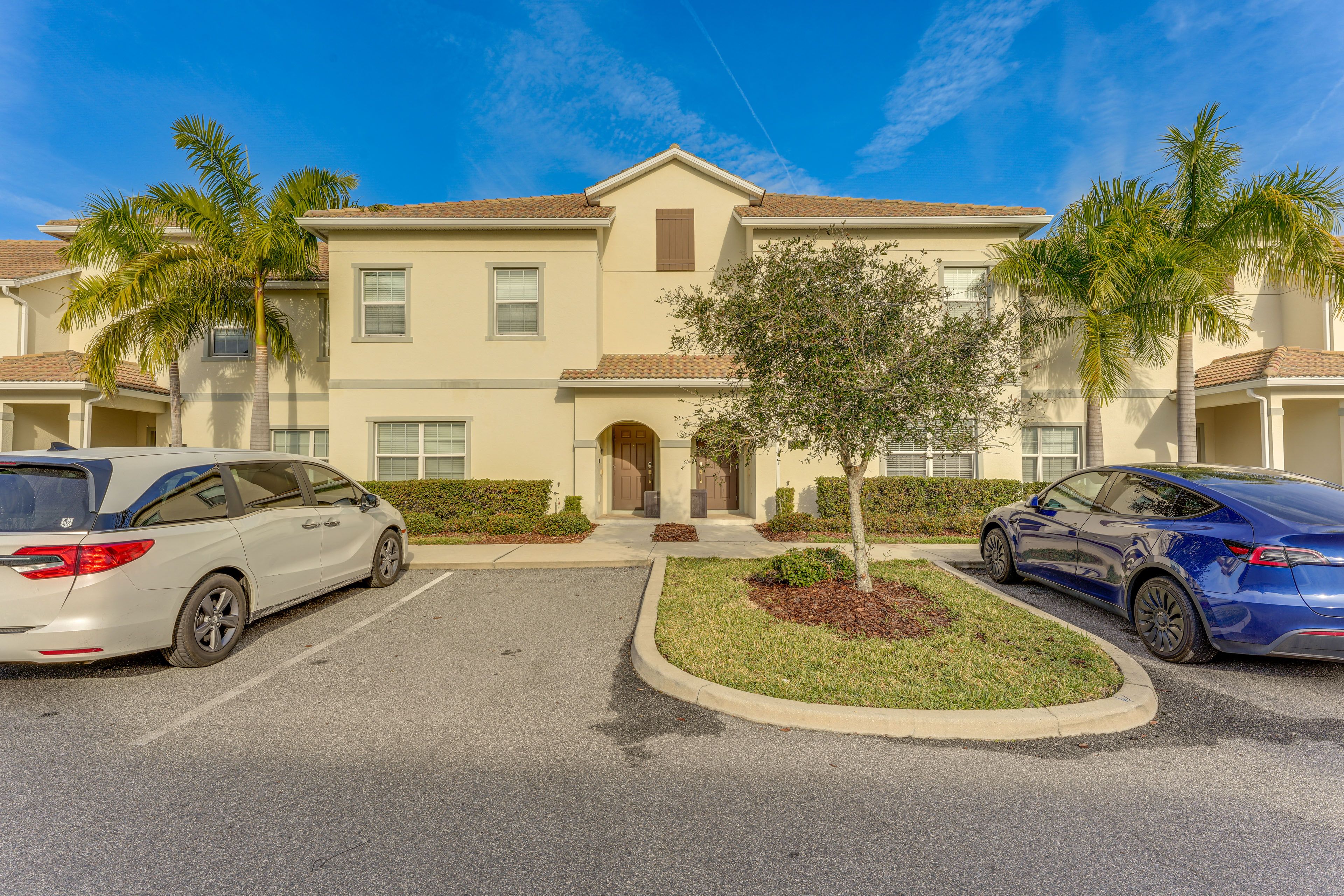 Parking | Parking Lot (3 Vehicles)