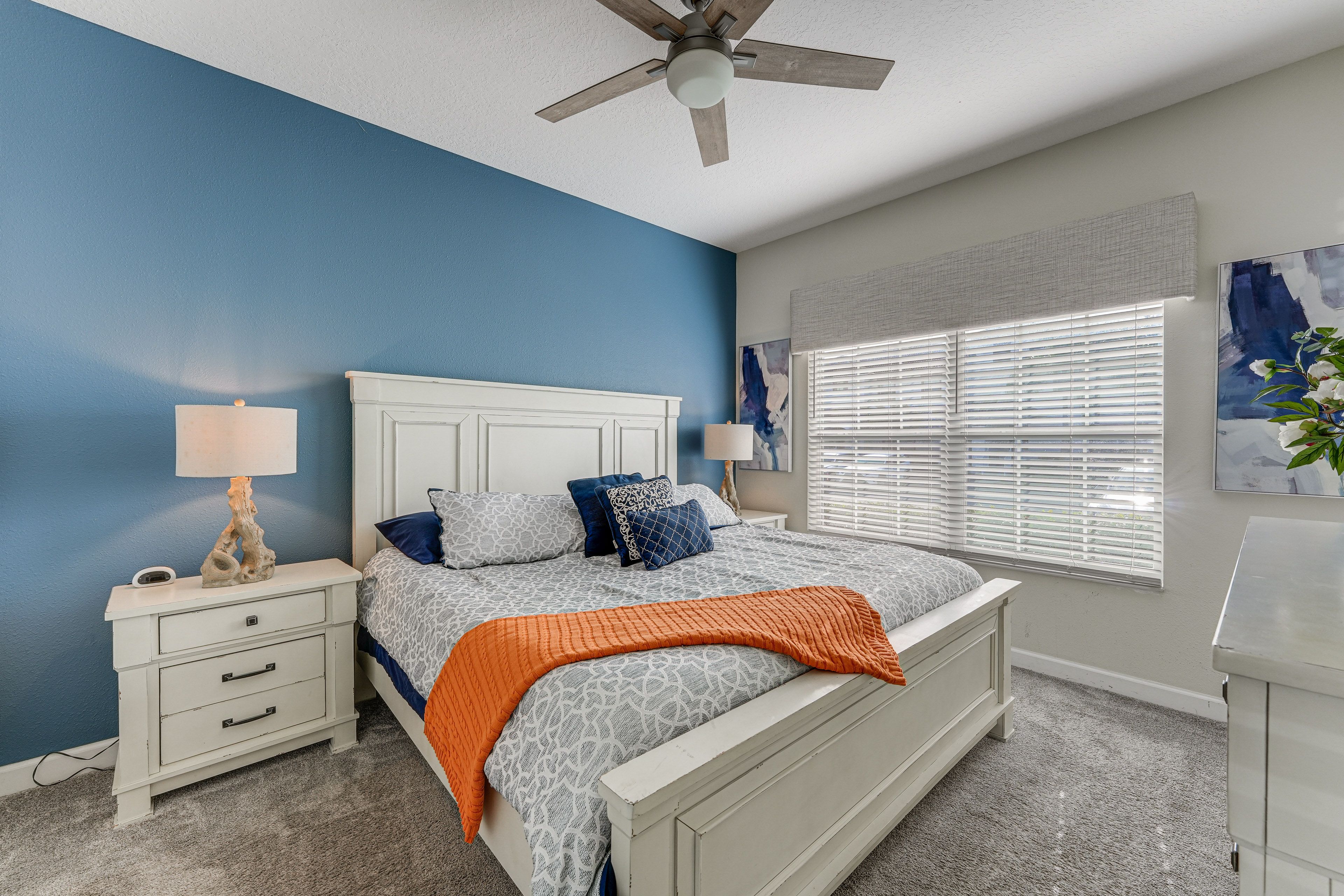 Bedroom 1 | Queen Bed | Linens Provided | 1st Floor