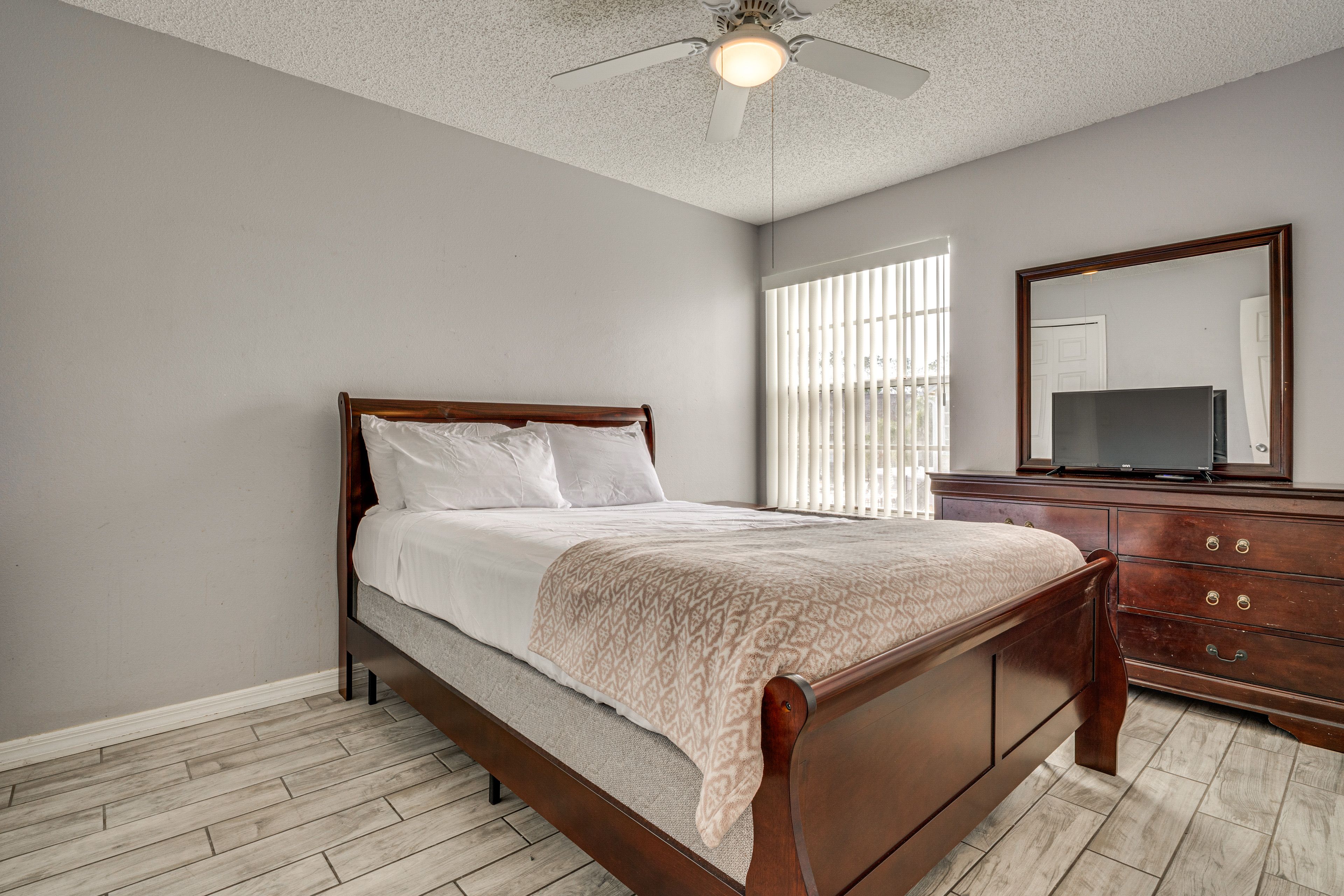 Bedroom 2 | Queen Bed