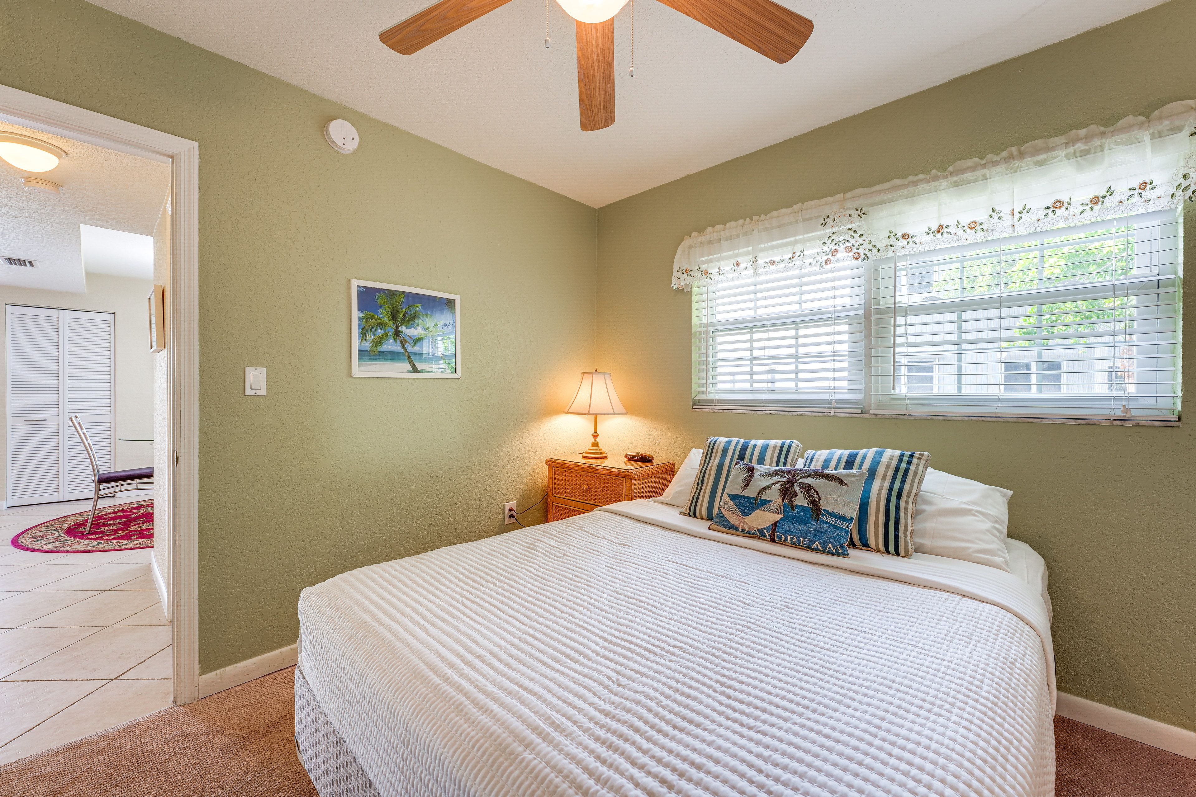 Bedroom 2 | Queen Bed