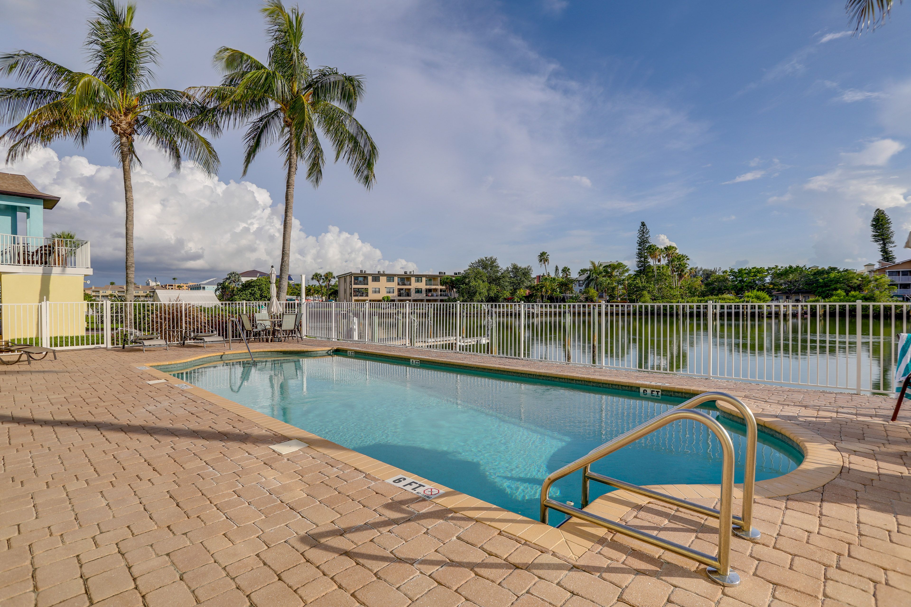 Leporello Community | Outdoor Pool