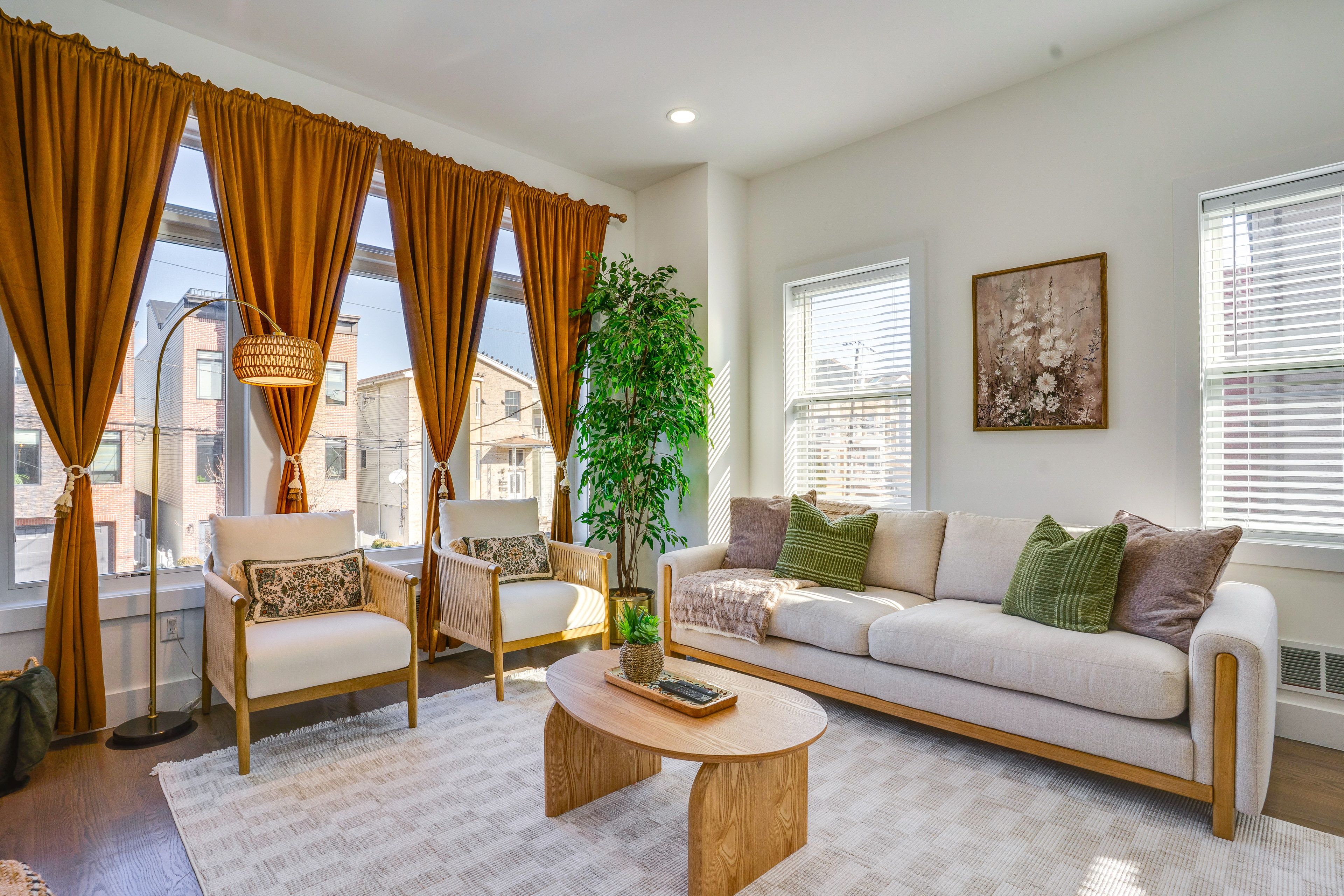 Living Room | Free WiFi | Central A/C | Smart TV | 2nd Level