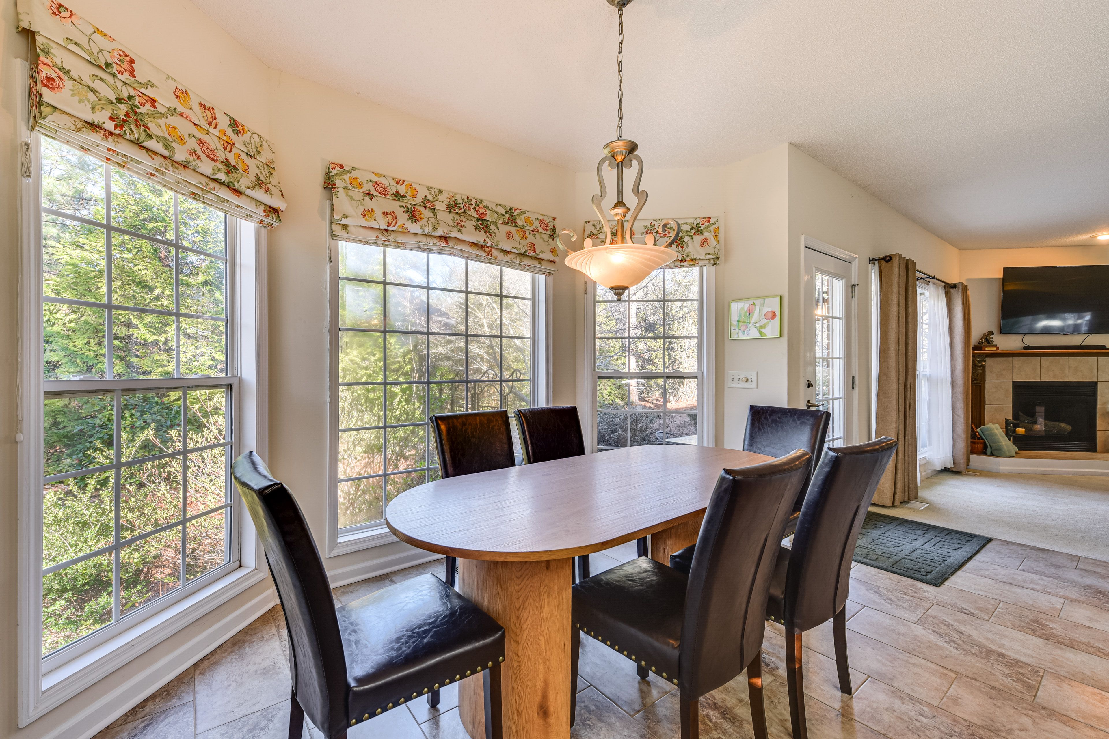 Dining Area | Dishes & Flatware Provided | 1st Floor