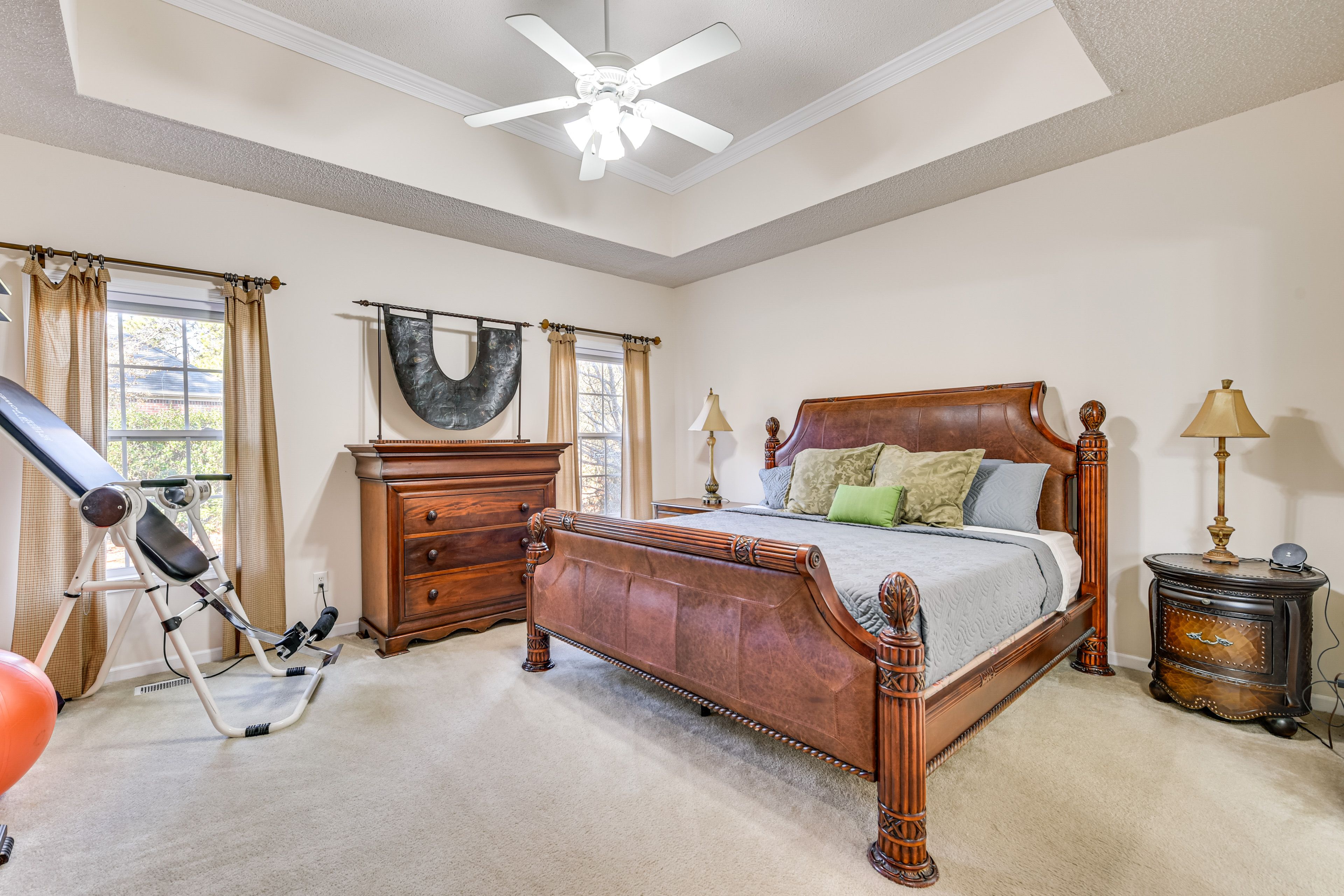 Bedroom 1 | King Bed | En-Suite Bathroom | 1st Floor