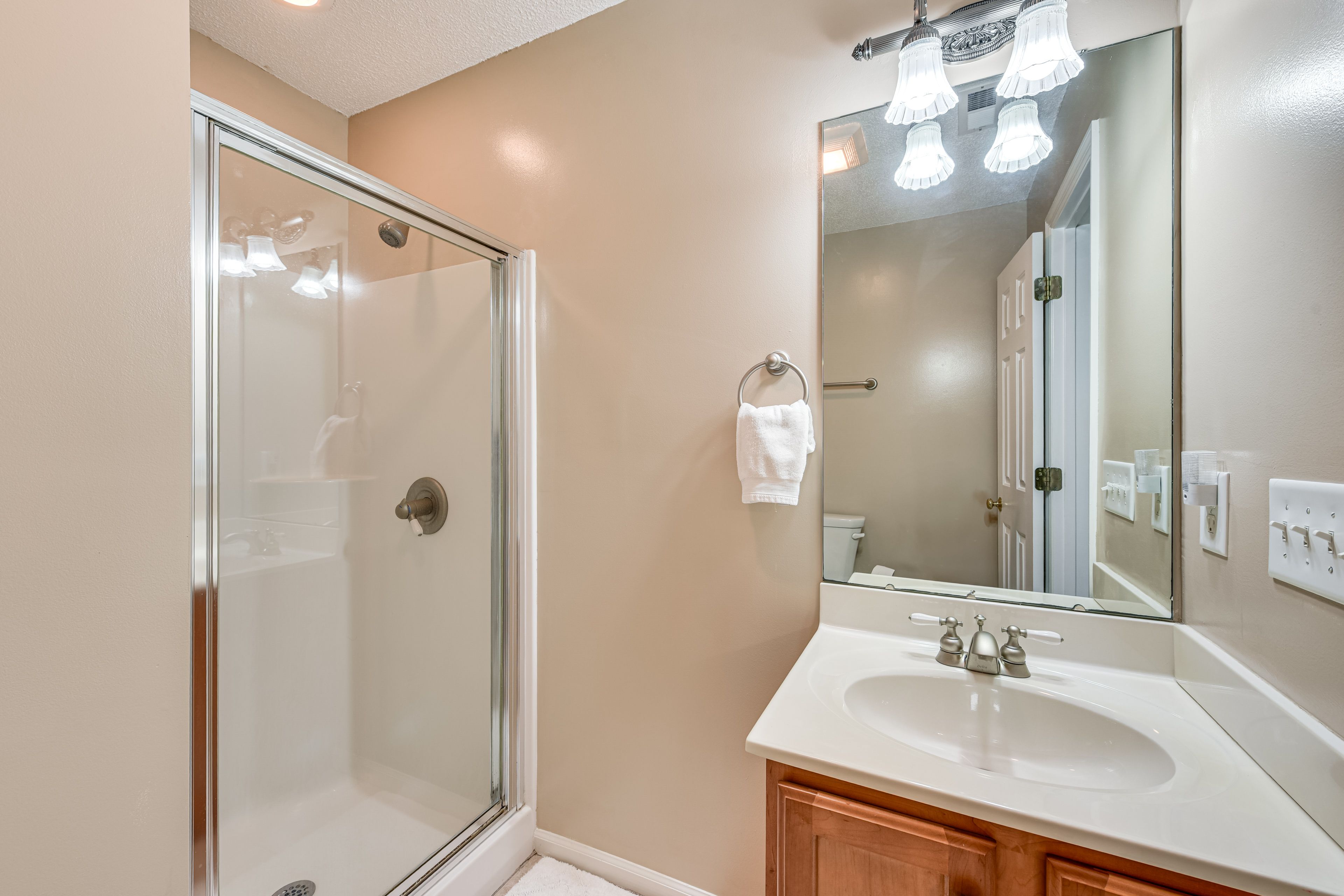 Full Bathroom | 2nd Floor