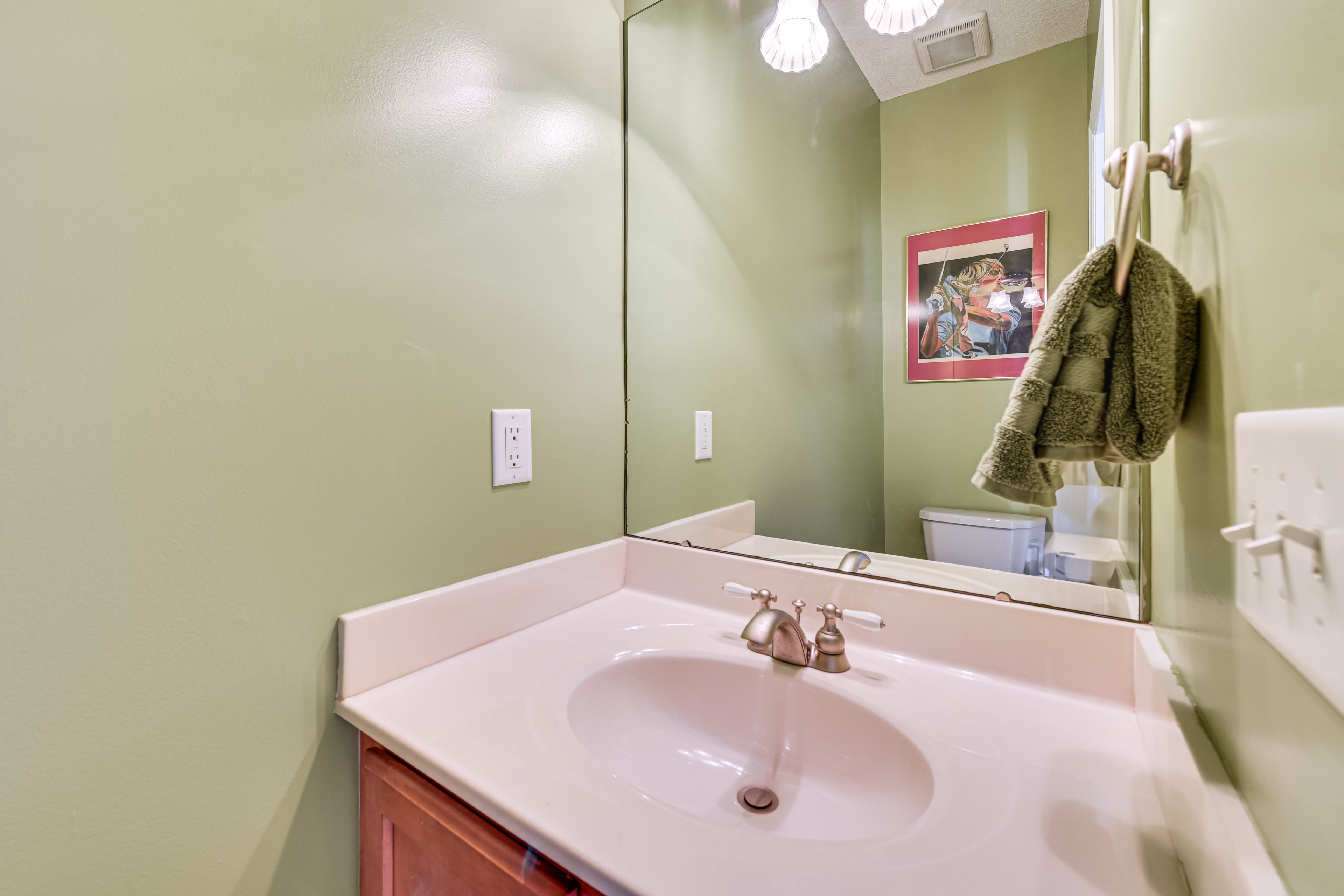 Half Bathroom | 1st Floor