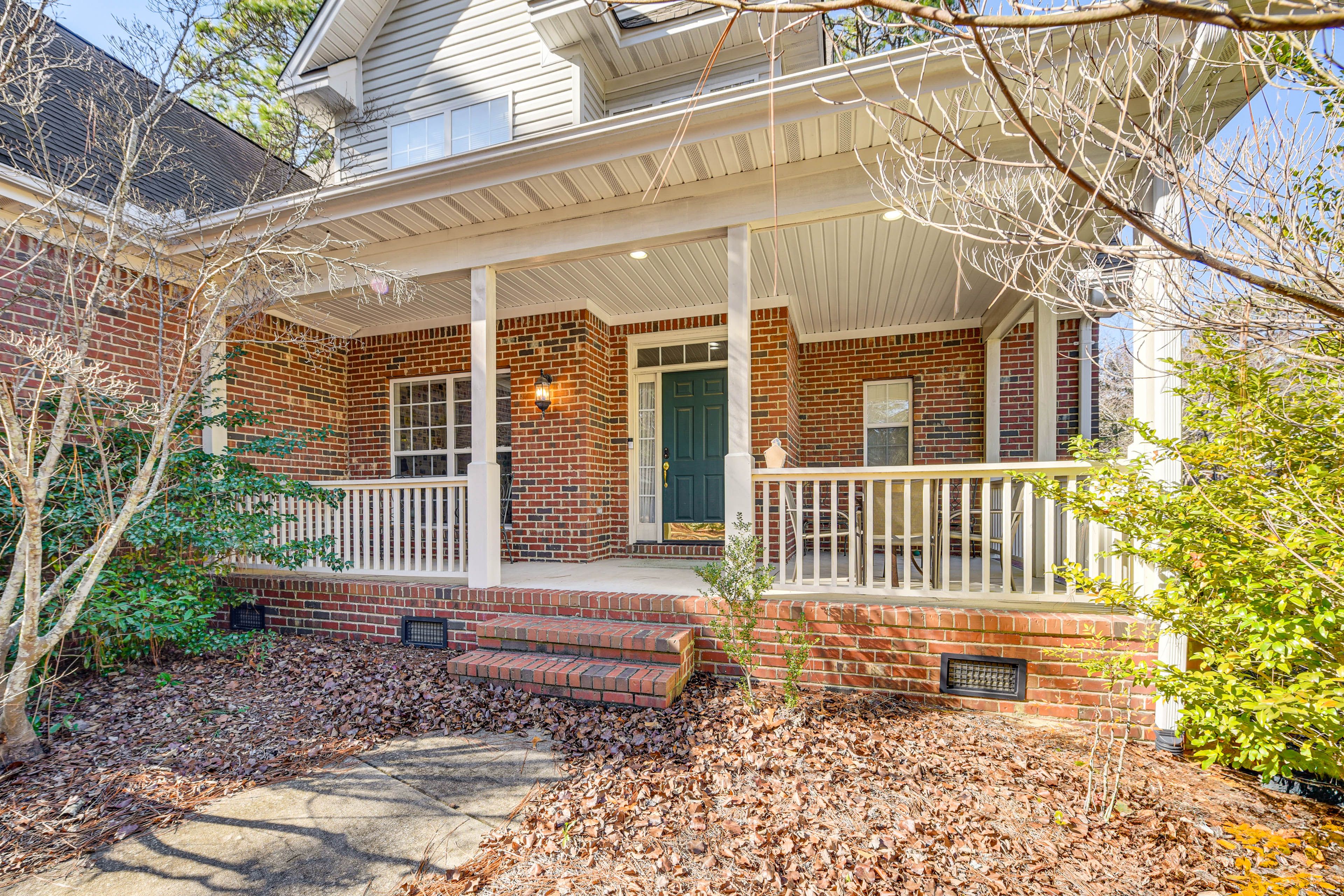 Covered Porch | Dining Area