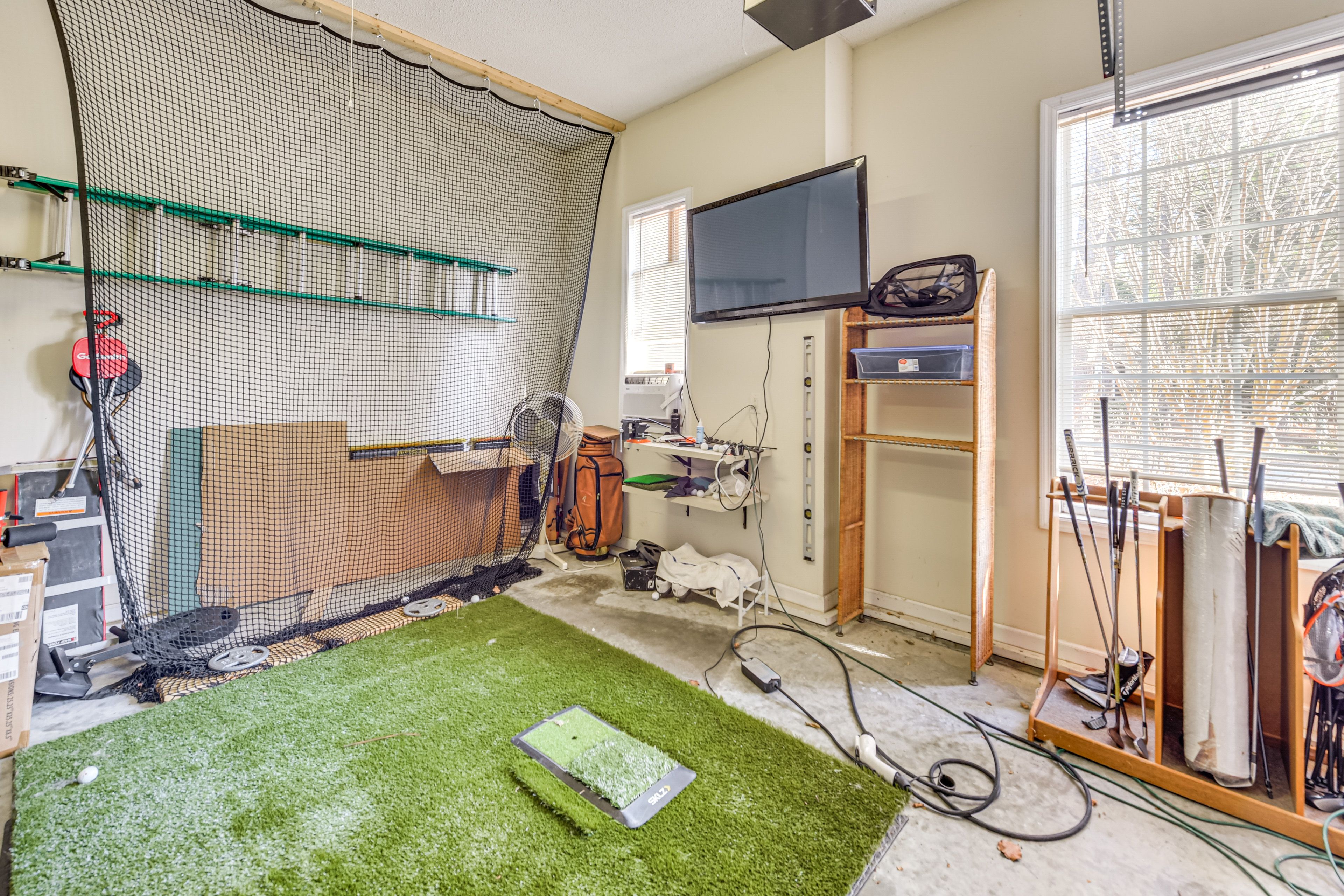 Garage | Driving Range Area