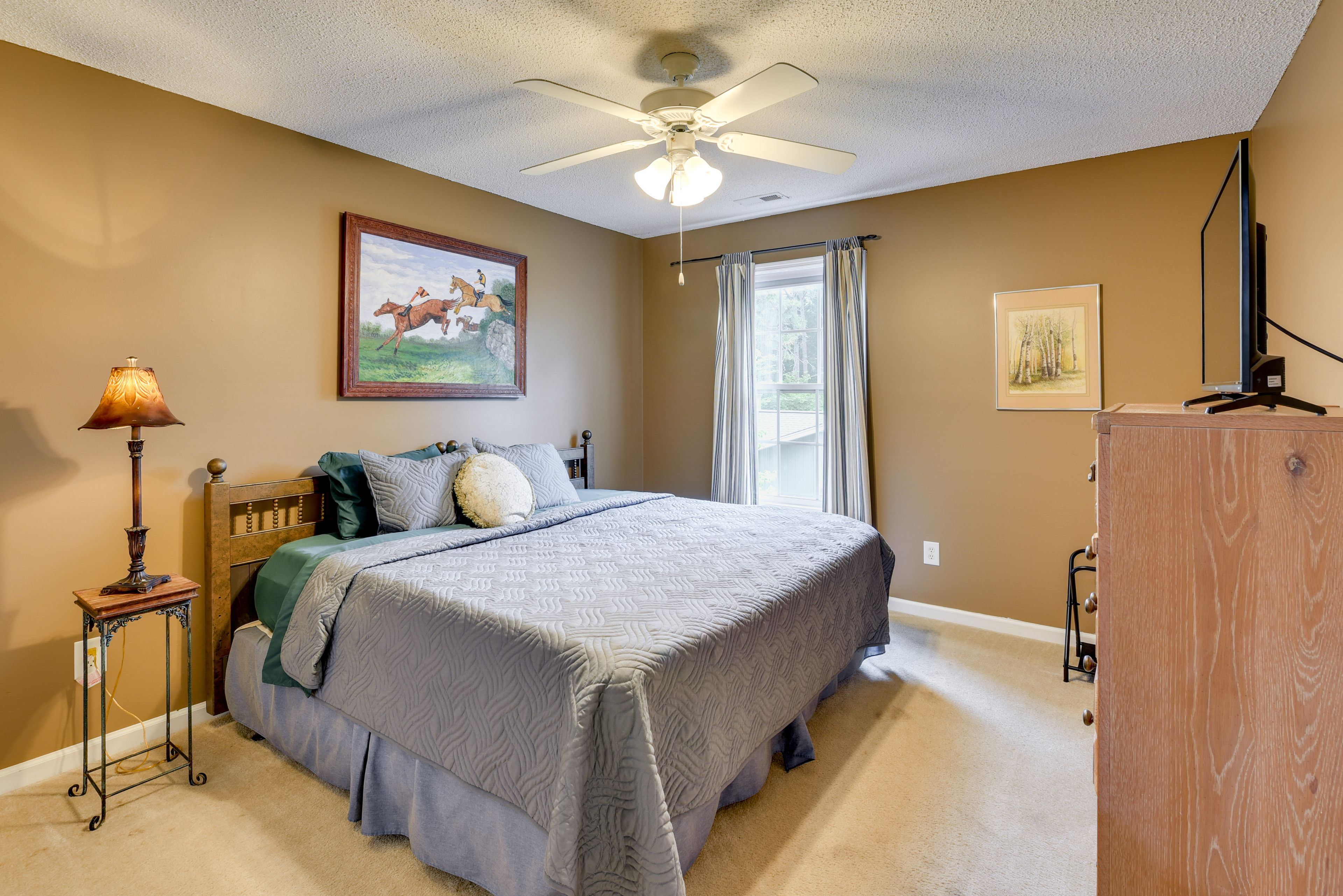 Bedroom 2 | King Bed | En-Suite Bathroom | 2nd Floor