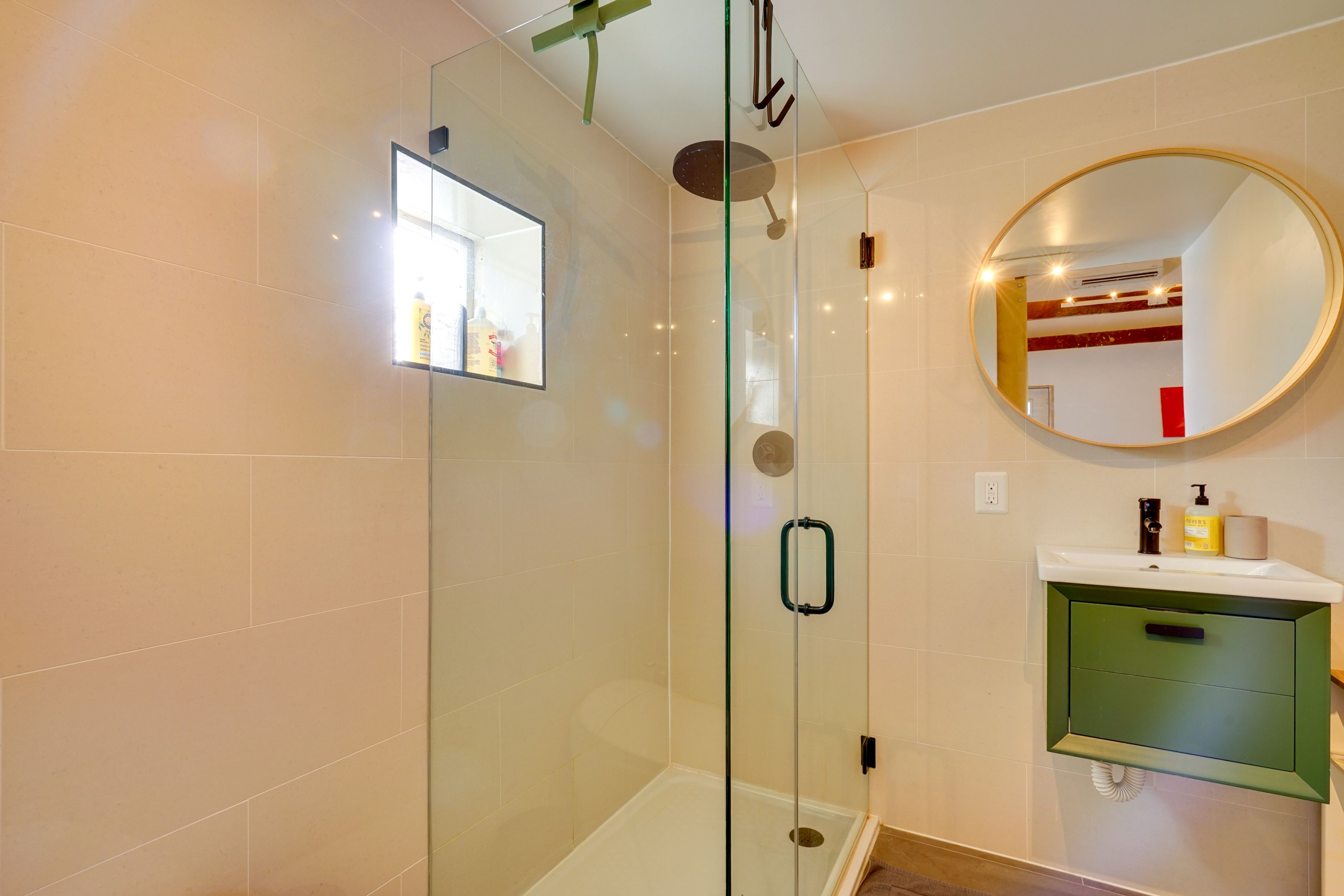 Bathroom | Main Level