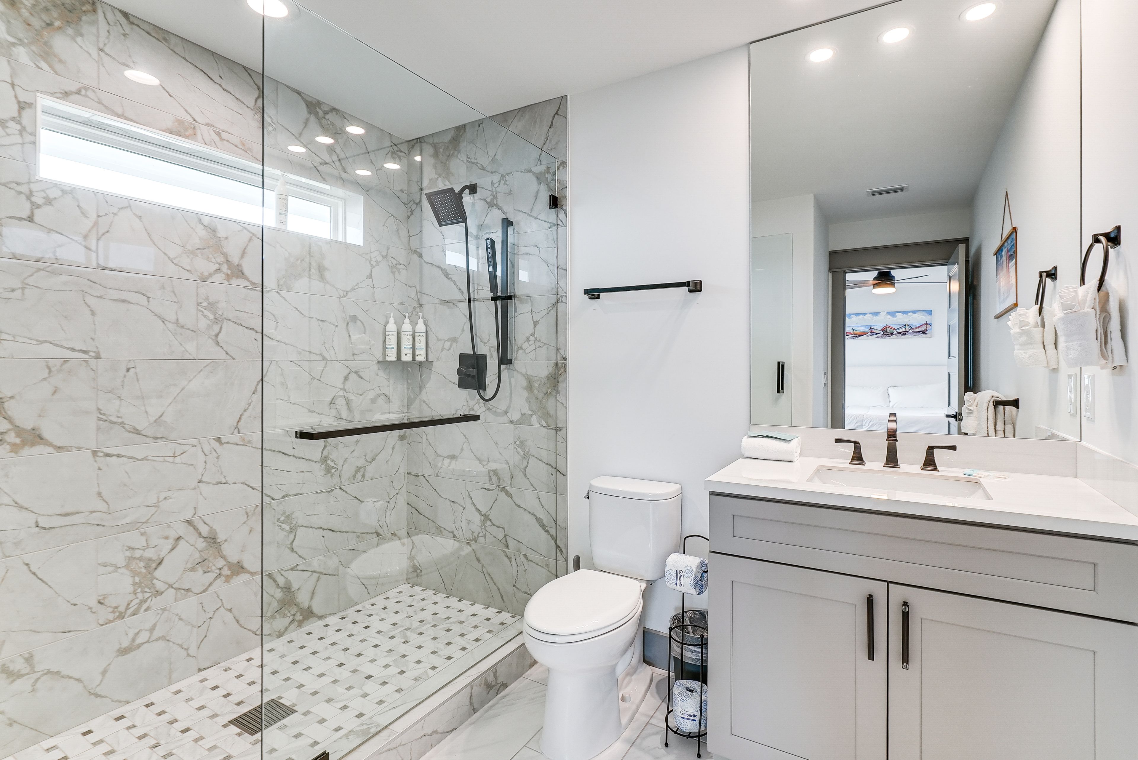 En-Suite Bathroom | Upper Level