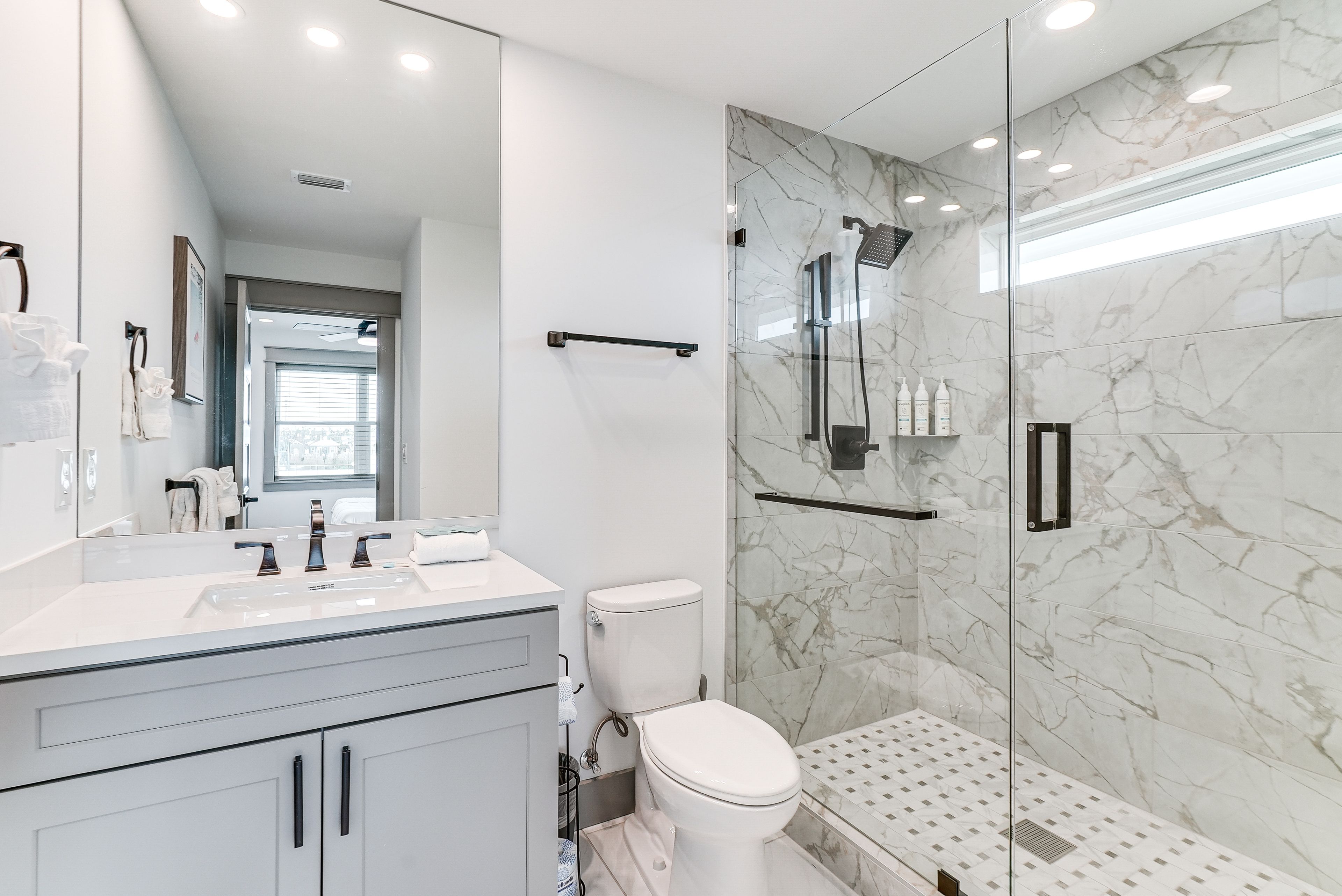 En-Suite Bathroom | Upper Level