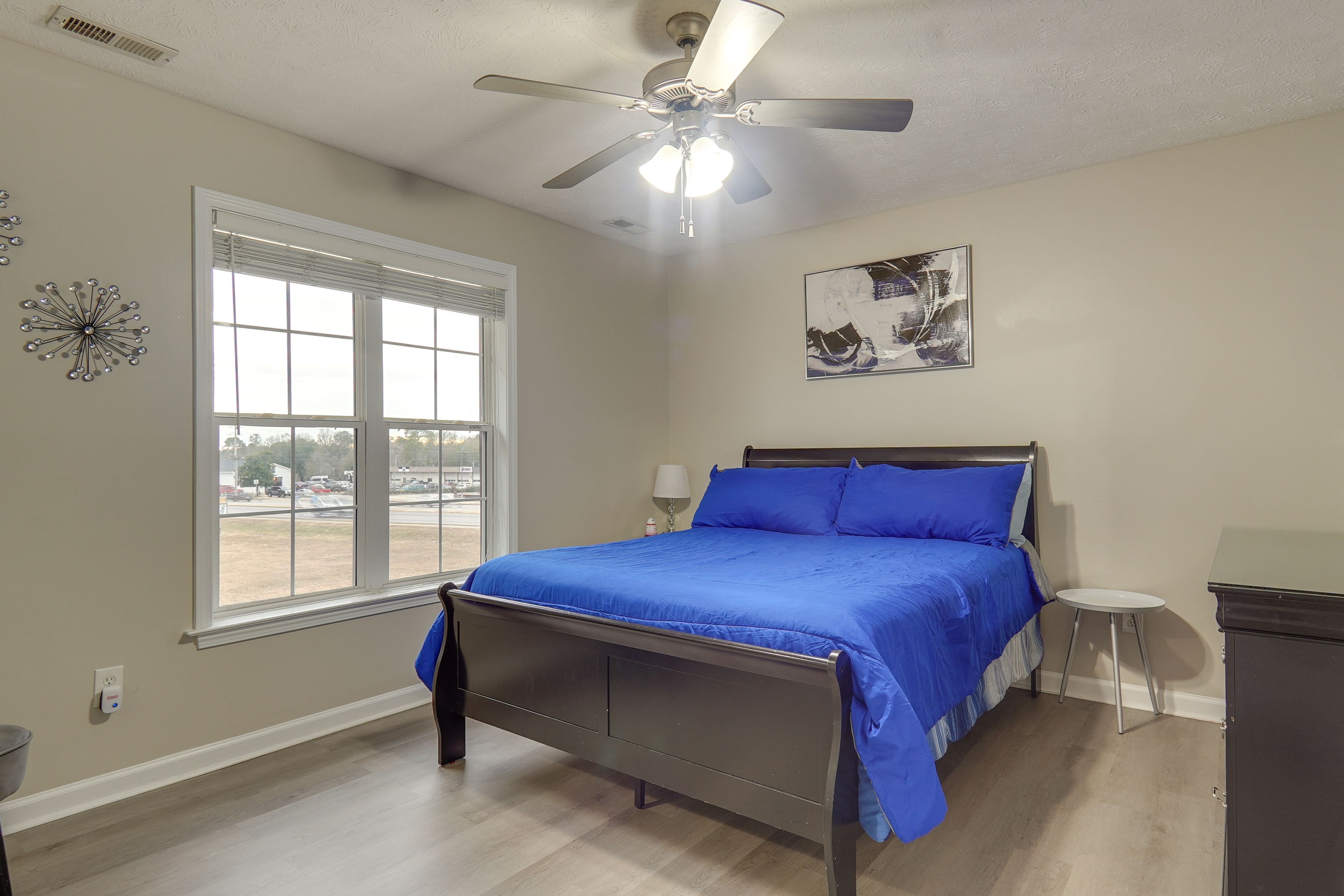 Bedroom 1 | Queen Bed