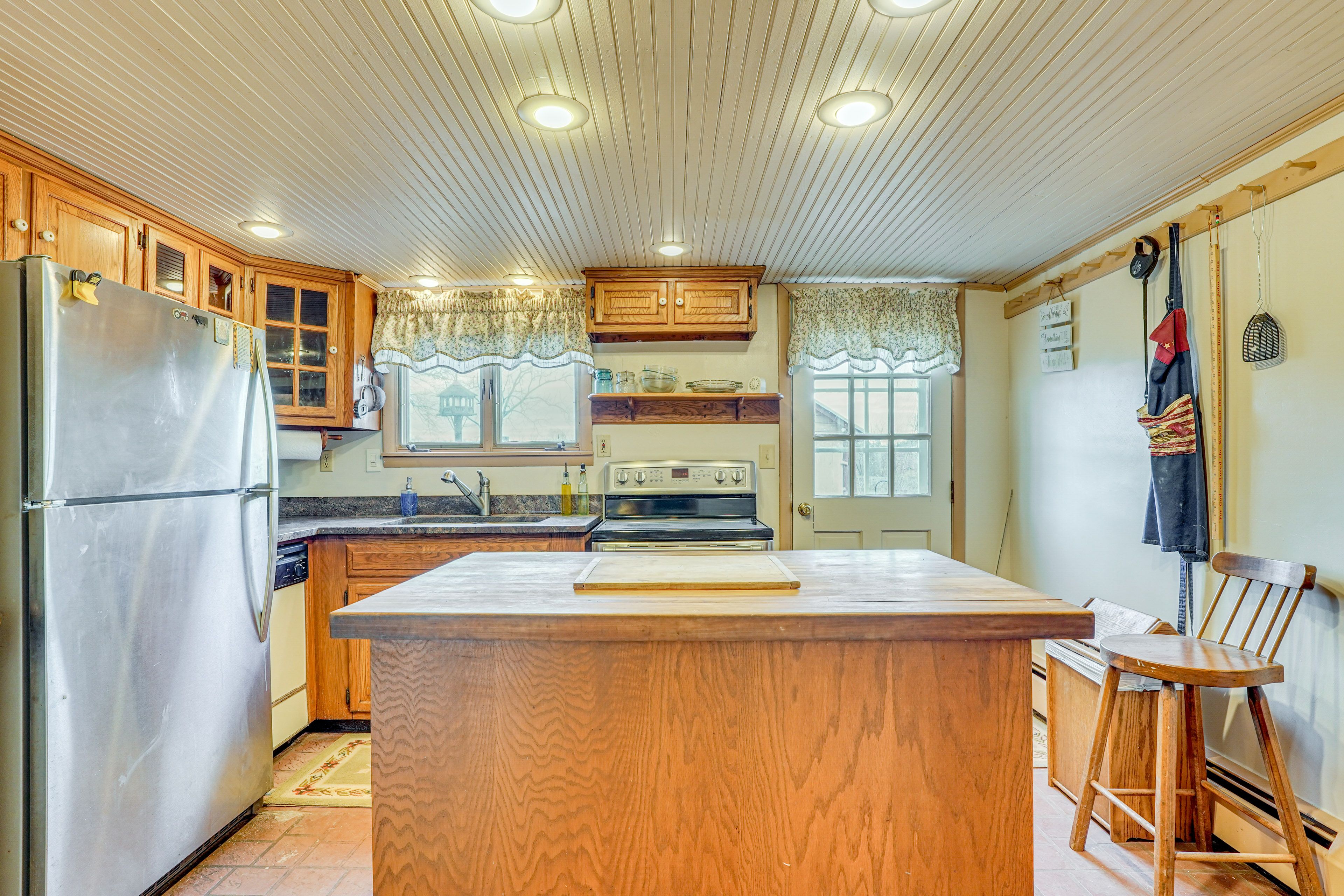 Kitchen | Toaster | Blender | Dishwasher | 1st Floor