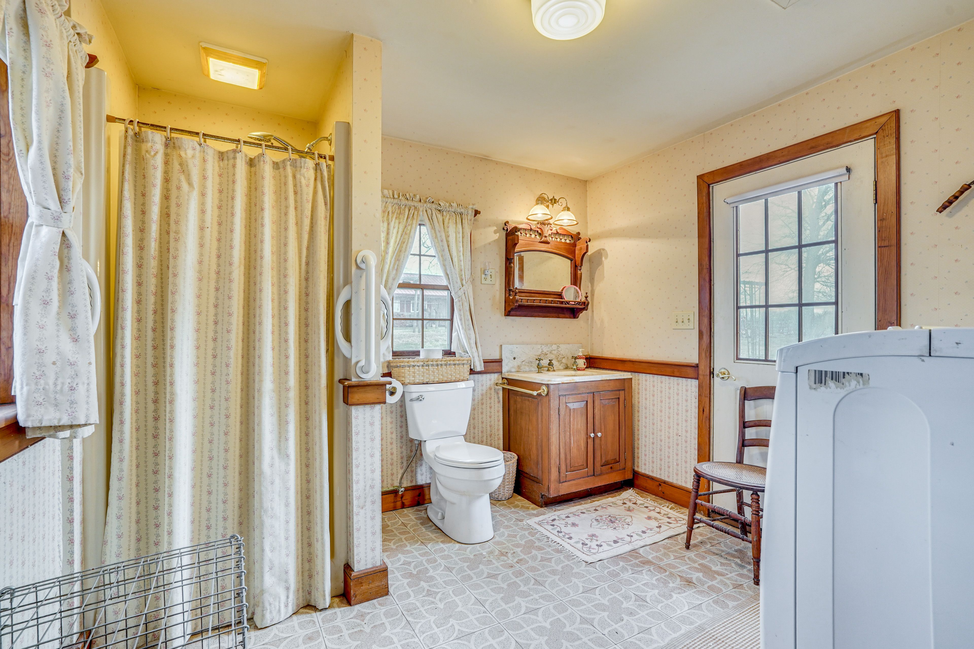 Bathroom | Washer/Dryer | 1st Floor