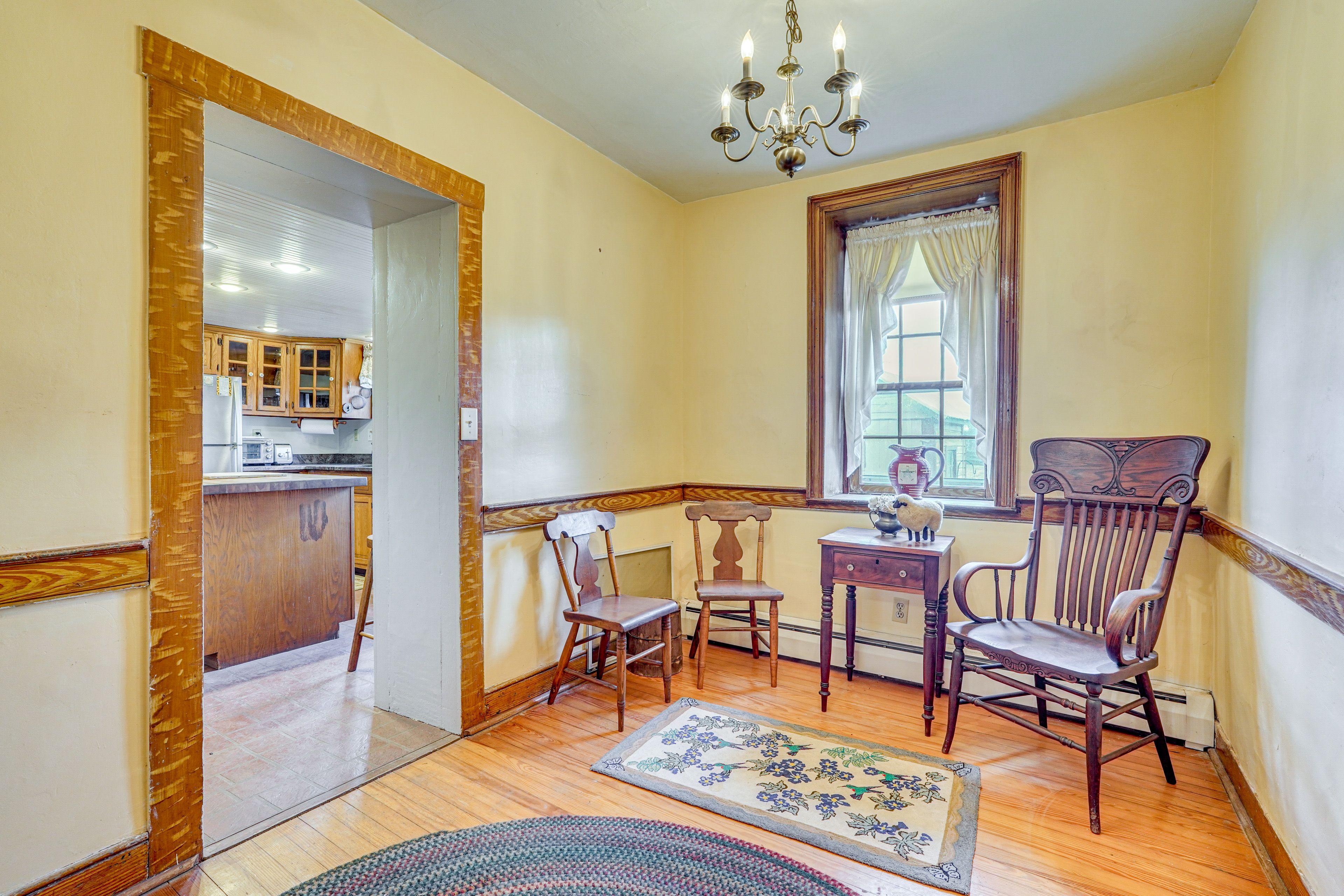 Sitting Area | 1st Floor