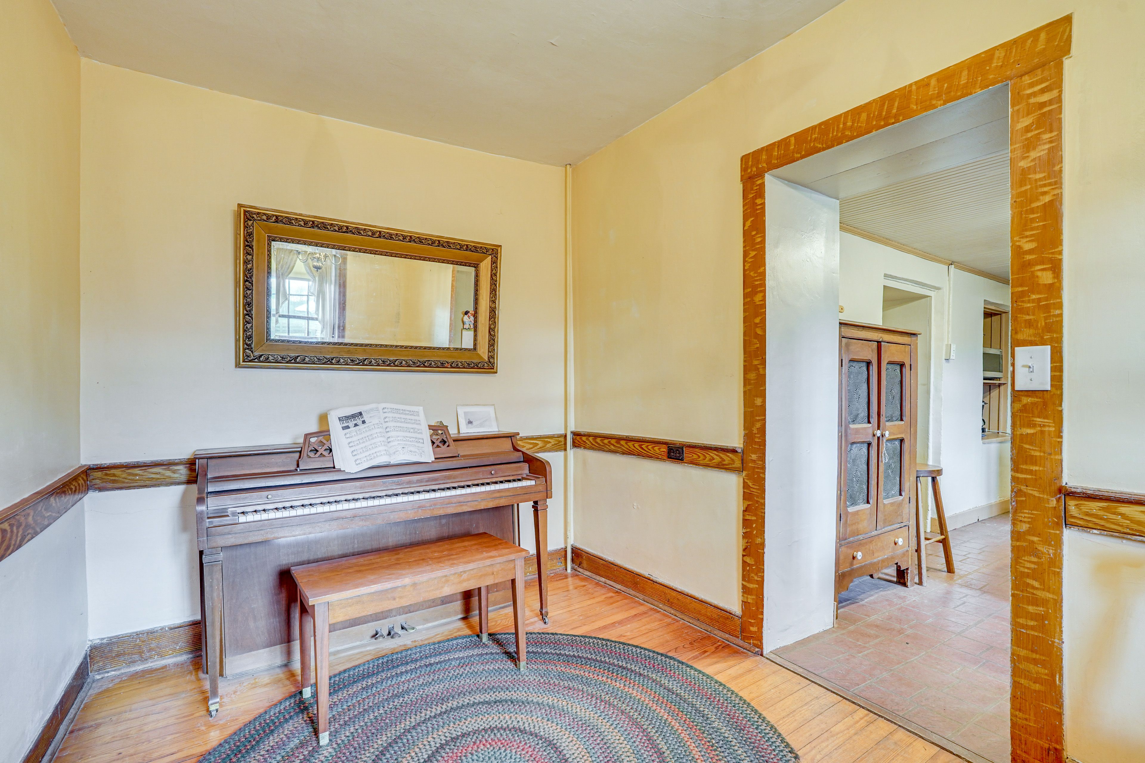 Piano | 1st Floor