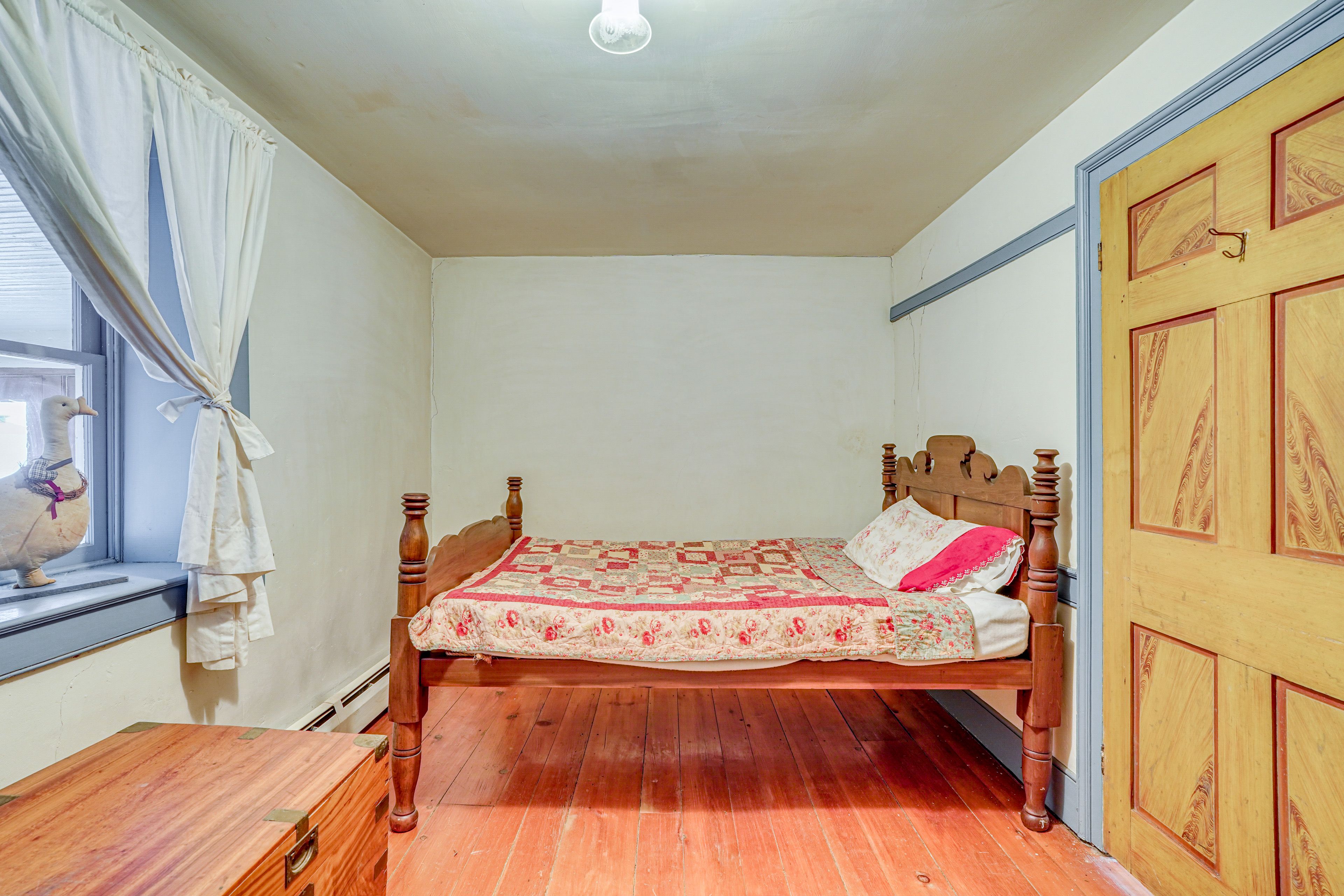 Bedroom 3 | Full Bed | 2nd Floor