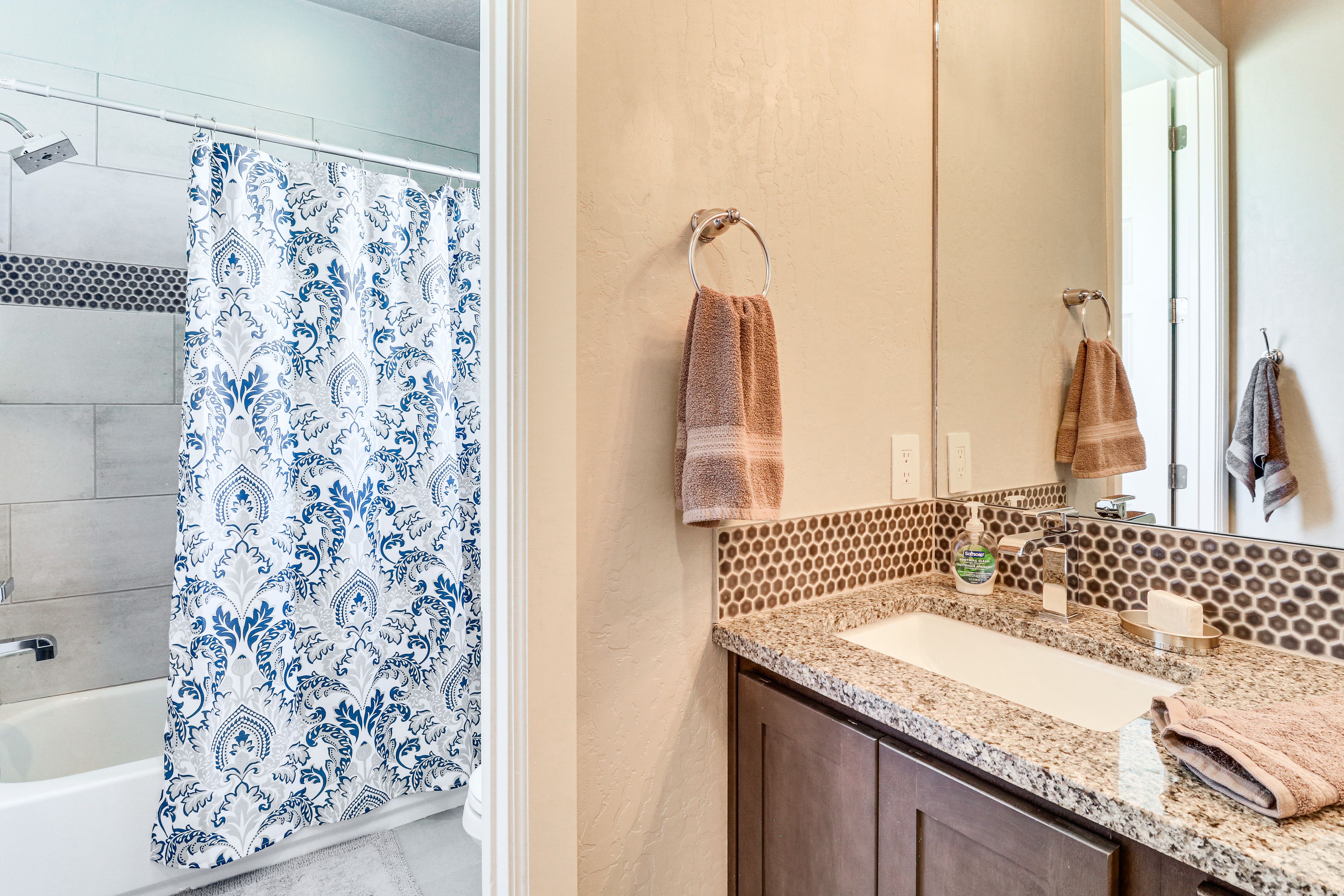 Full Bathroom | 2nd Floor