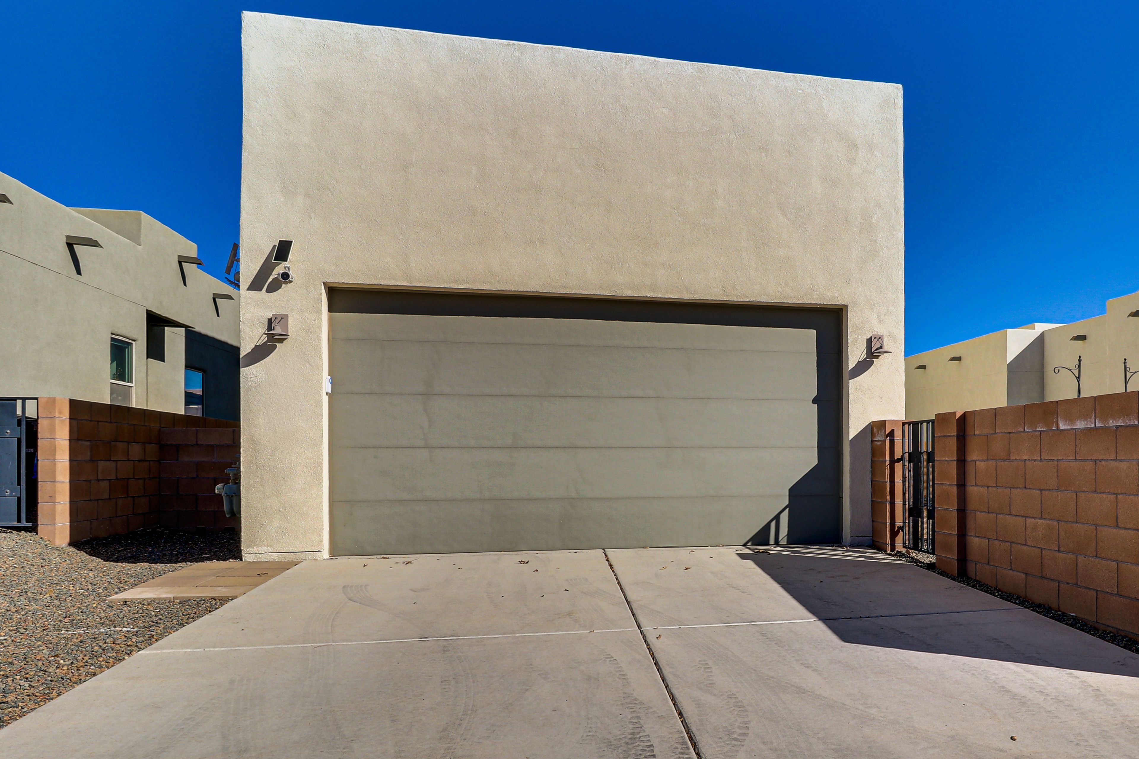 Parking | Garage (2 Vehicles) | Driveway (2 Vehicles) | Free Street Parking