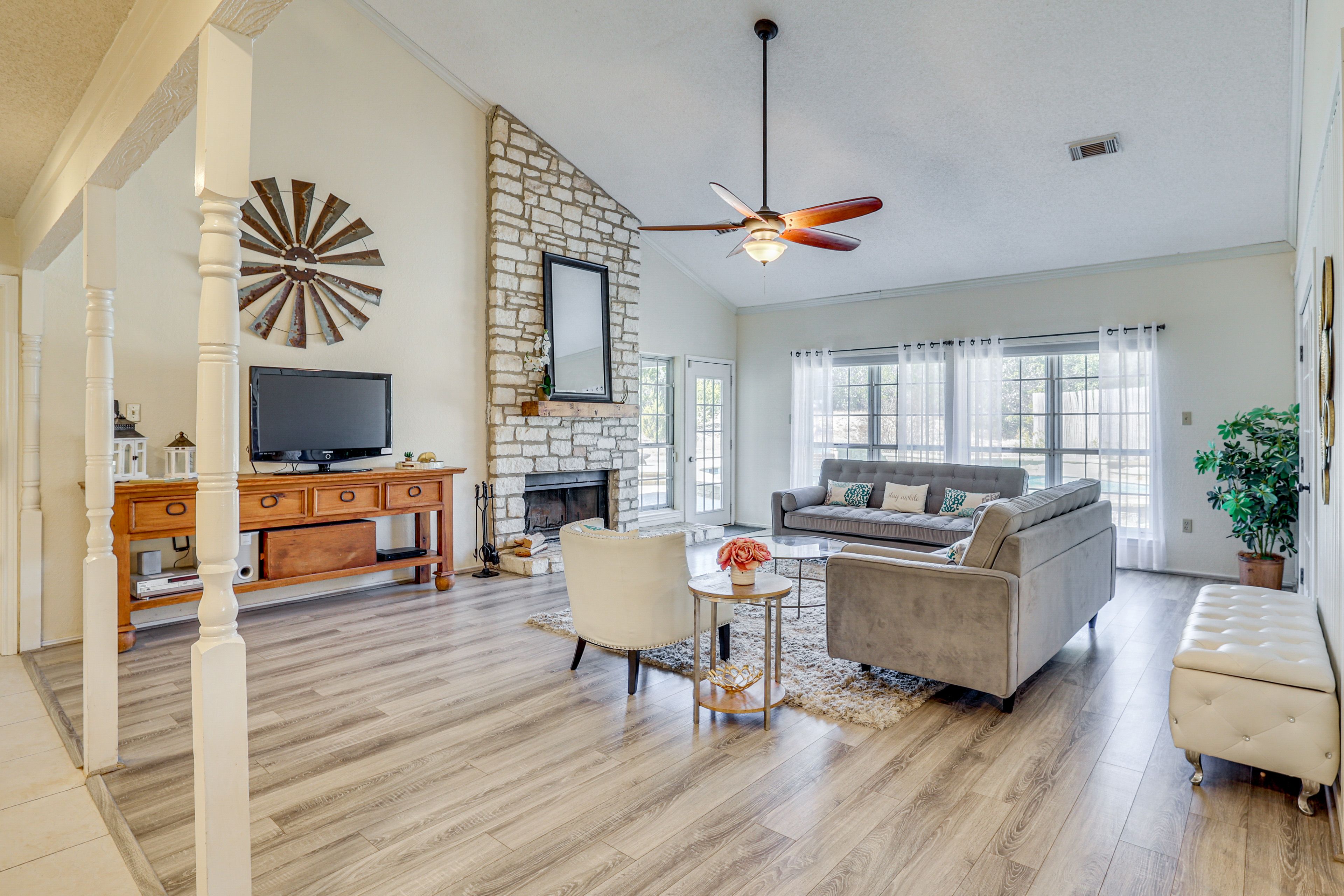 Living Room | Central Heating & A/C | Free WiFi