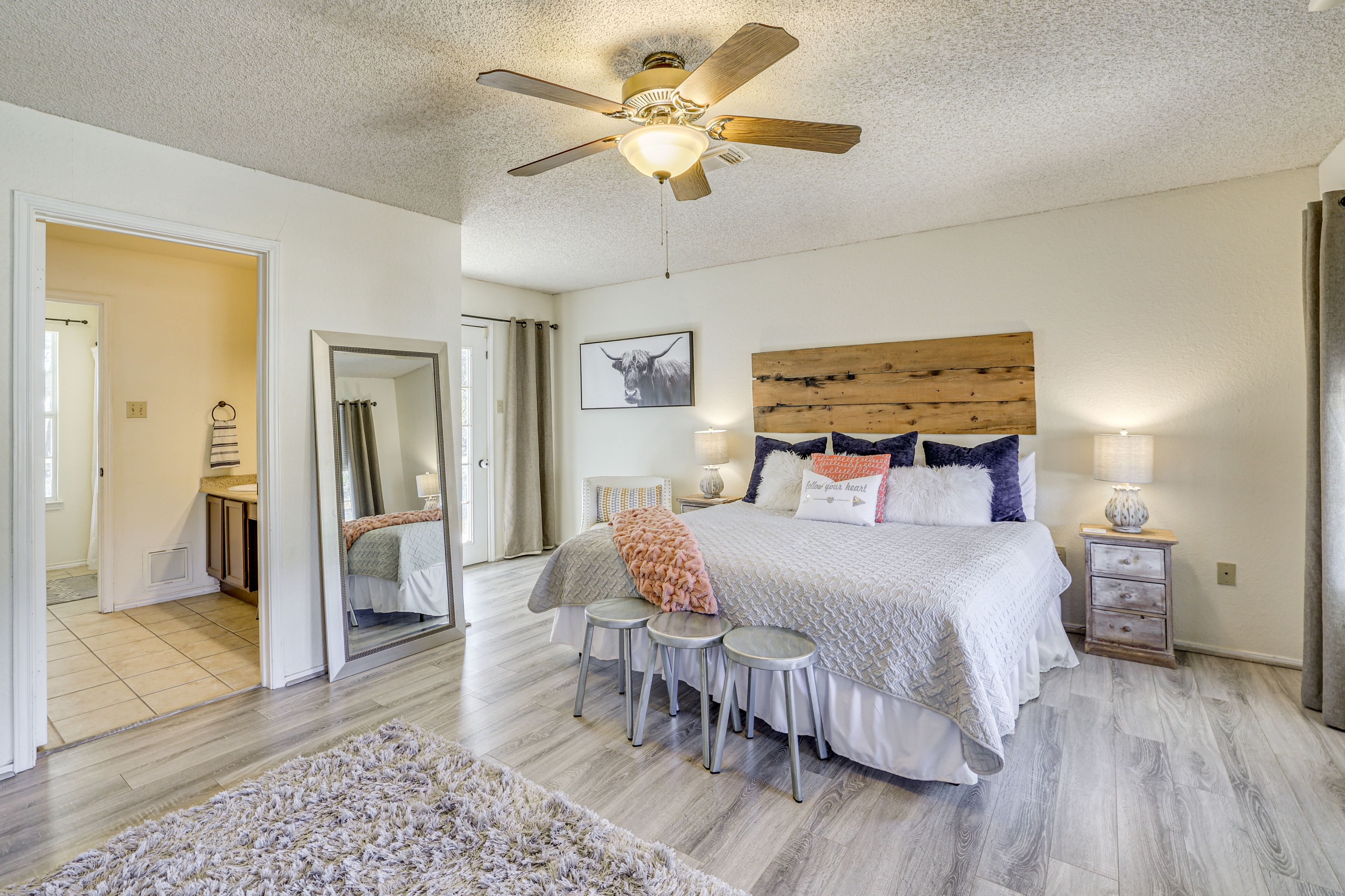 Bedroom 1 | King Bed | En-Suite Bathroom | 1st Floor