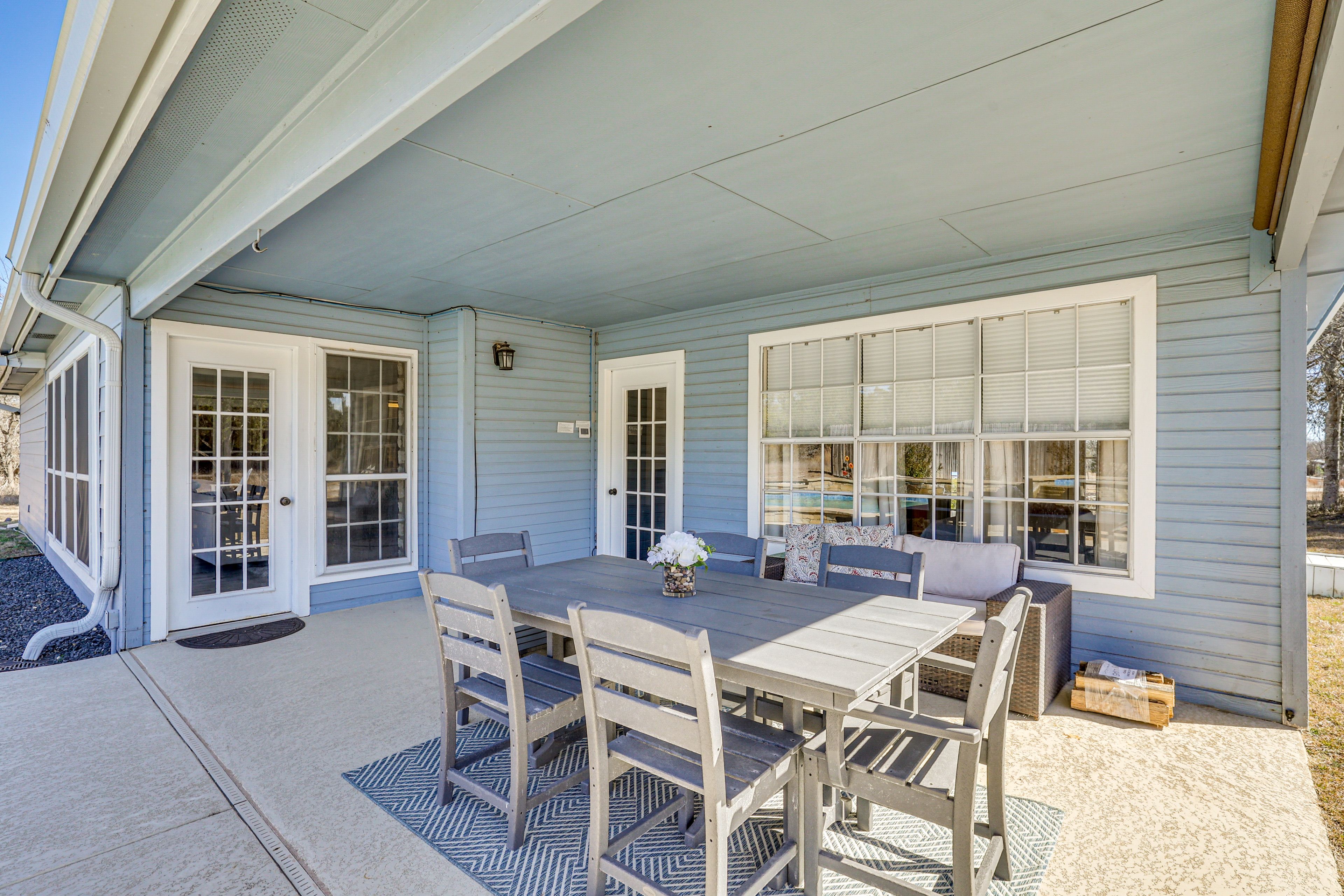 Covered Patio | Outdoor Dining