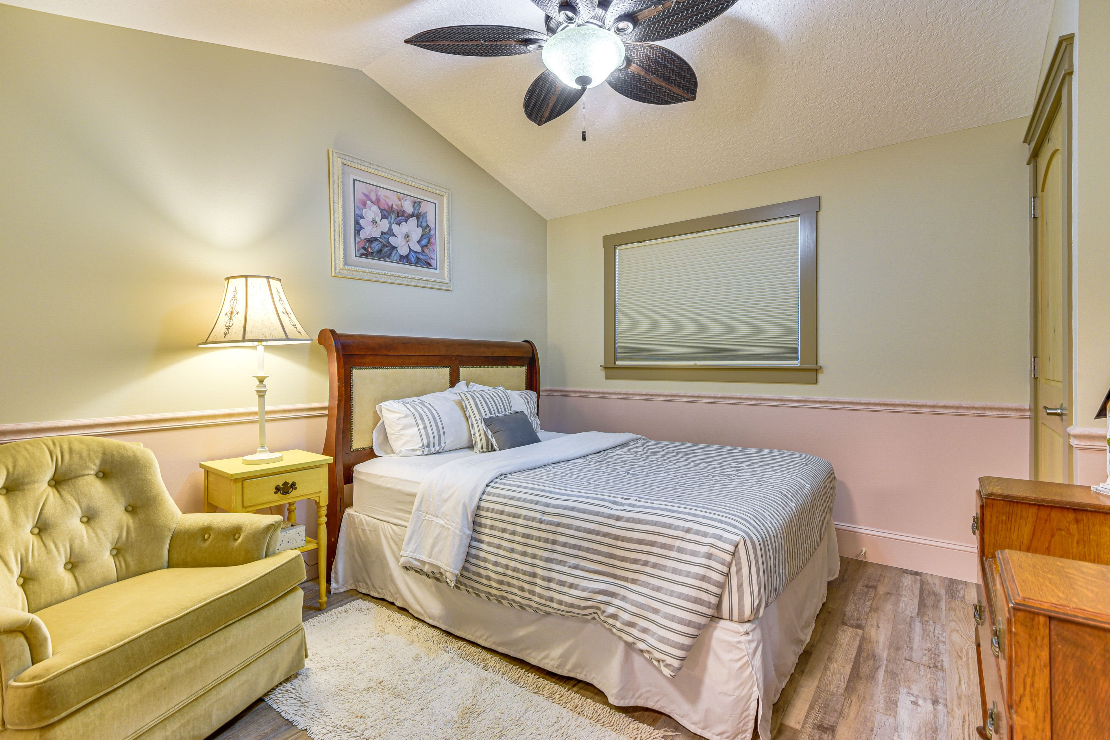 Bedroom 2 | Queen Bed